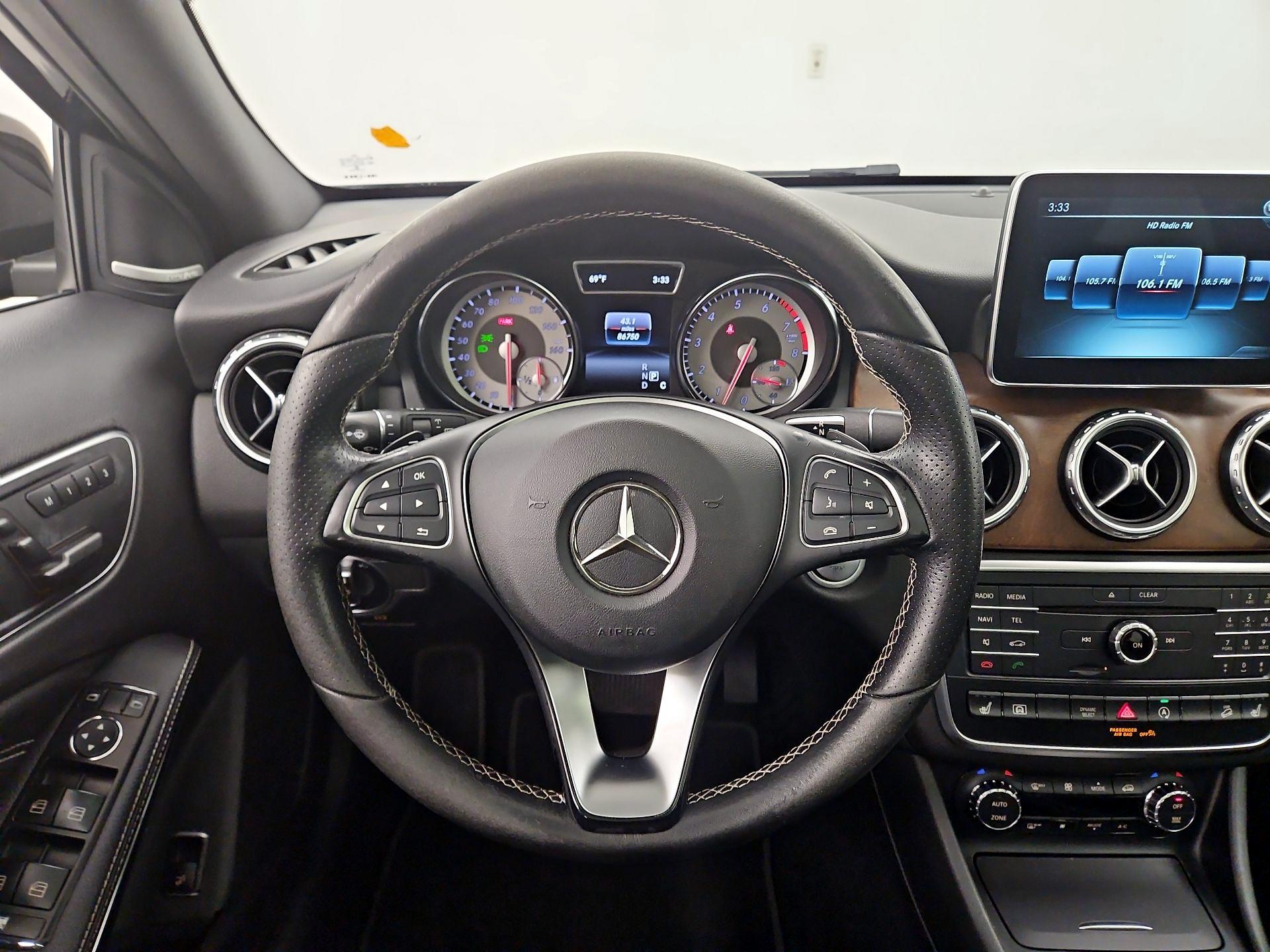 Thumbnail: 2016 Mercedes-Benz GLA - 10