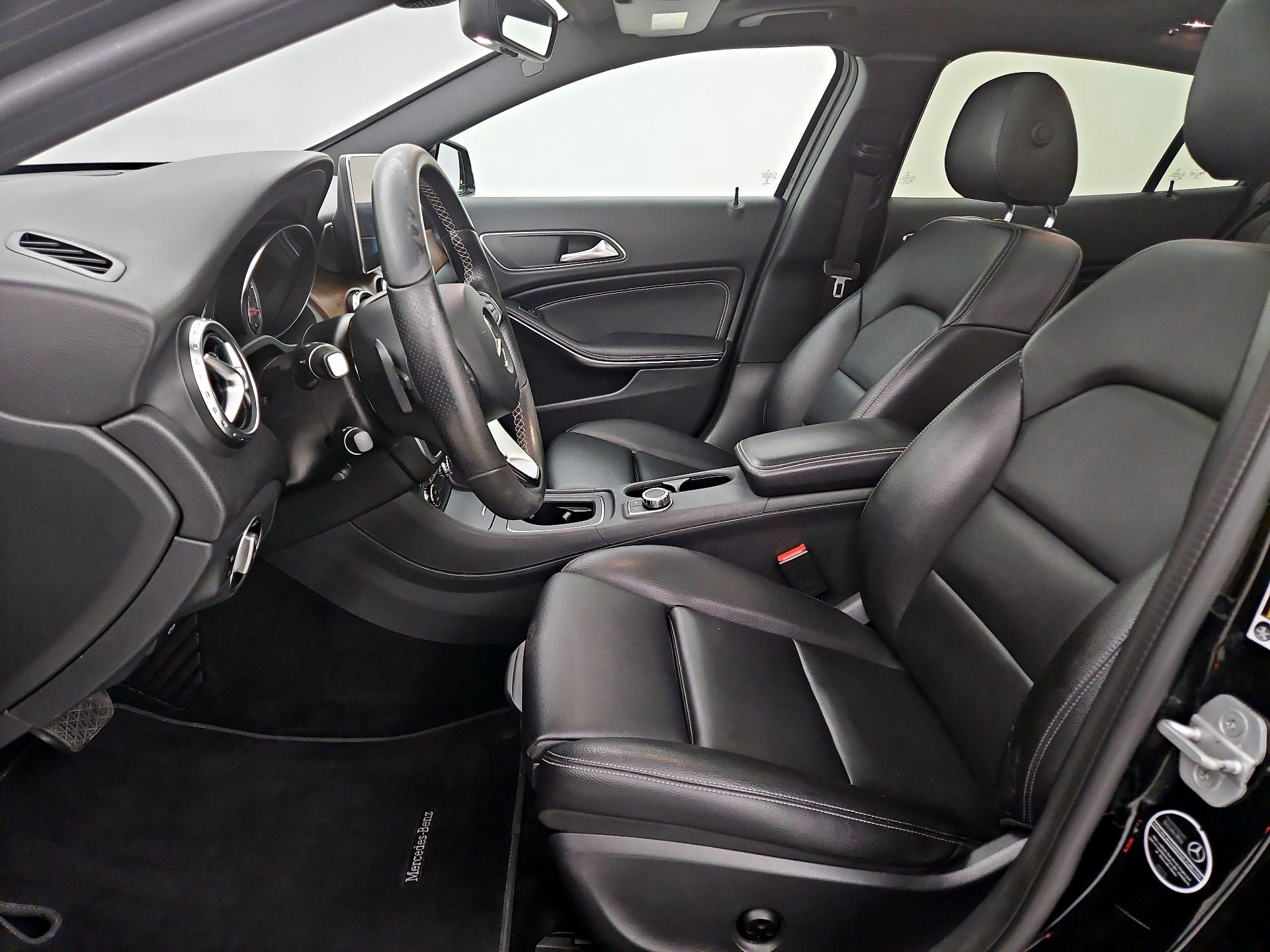 Thumbnail: 2016 Mercedes-Benz GLA - 11