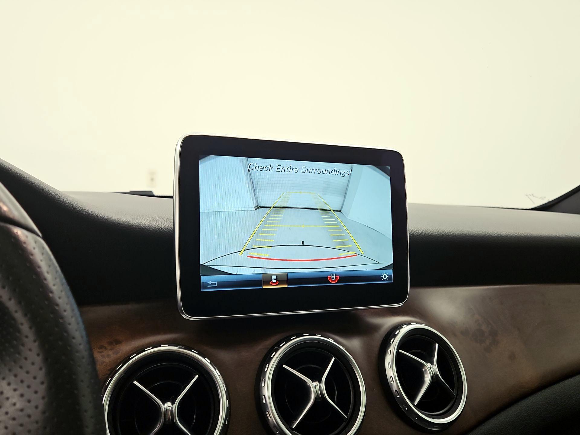 Thumbnail: 2016 Mercedes-Benz GLA - 14