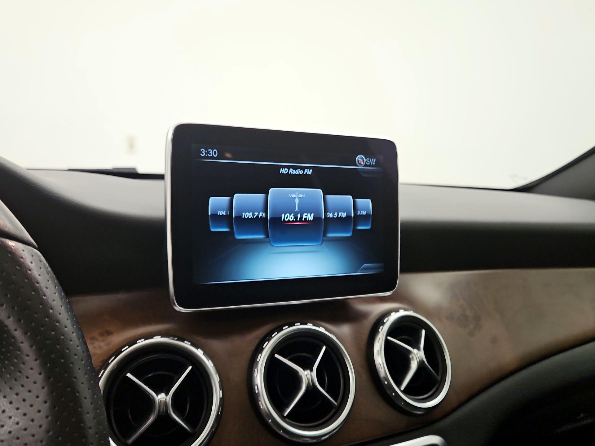 Thumbnail: 2016 Mercedes-Benz GLA - 15