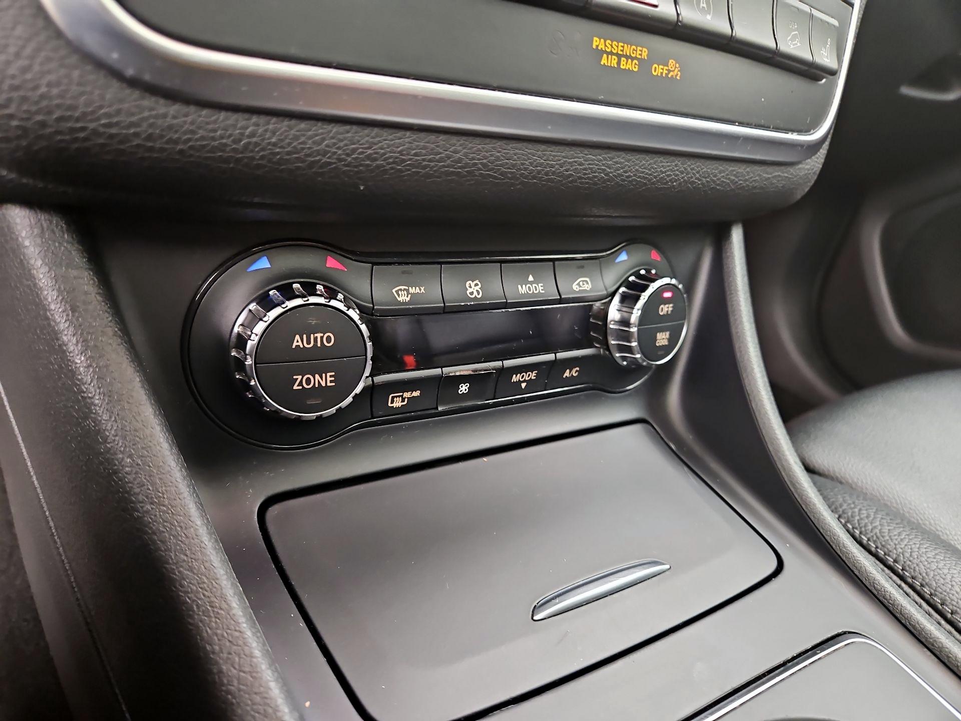 Thumbnail: 2016 Mercedes-Benz GLA - 16