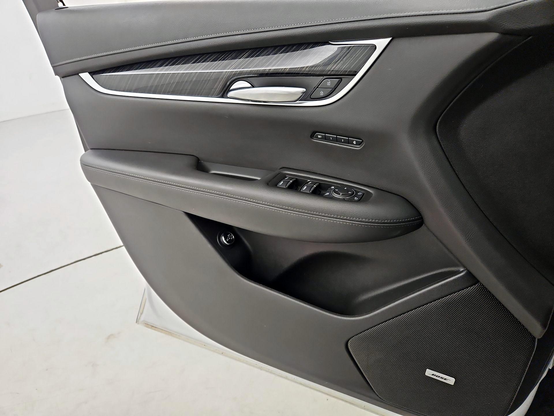 Thumbnail: 2020 Cadillac XT6 - 12