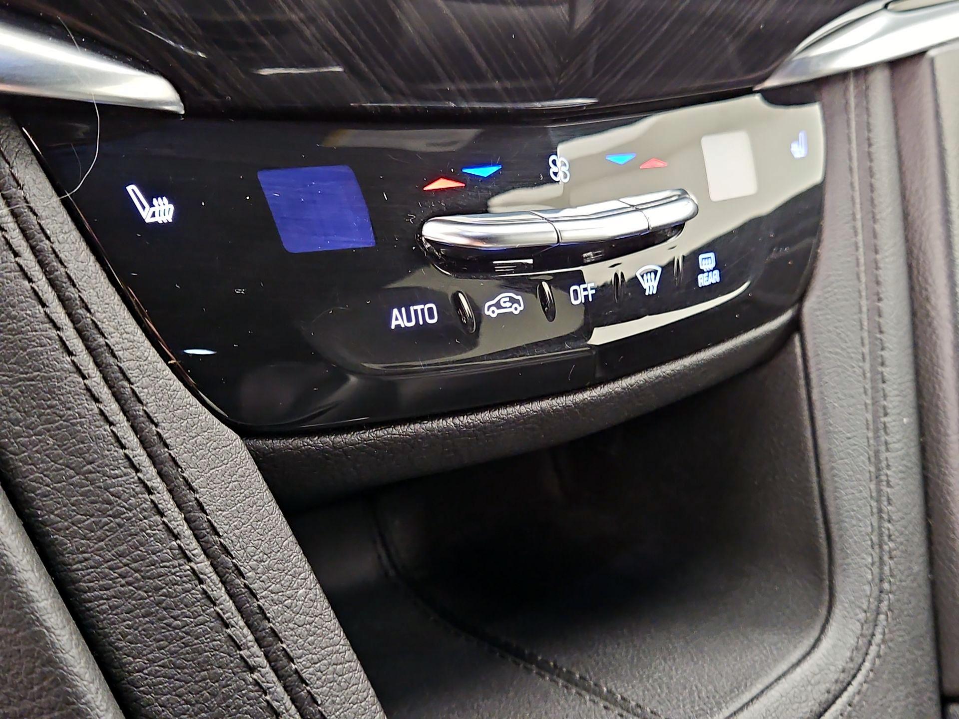 Thumbnail: 2020 Cadillac XT6 - 16