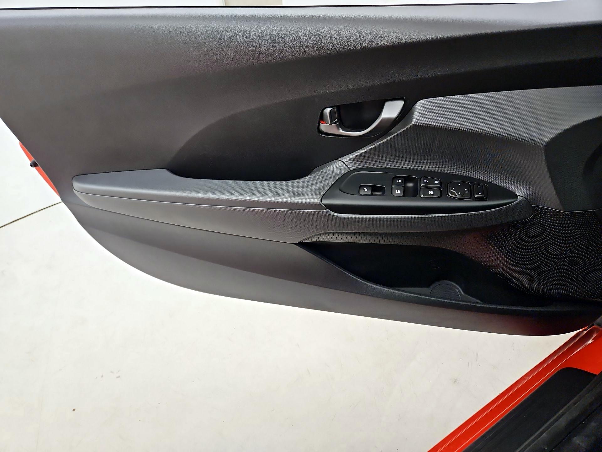 Thumbnail: 2021 Hyundai Veloster - 12