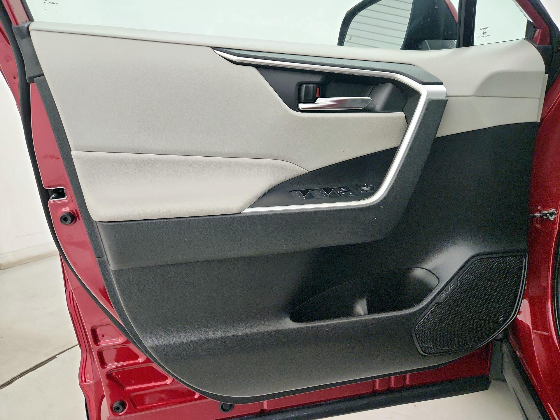 Thumbnail: 2022 Toyota RAV4 - 12