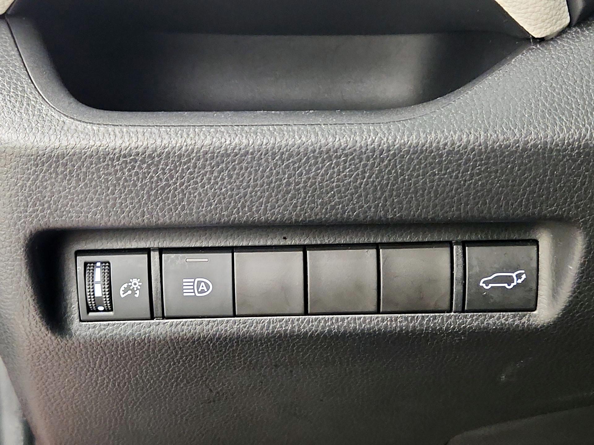 Thumbnail: 2022 Toyota RAV4 - 13