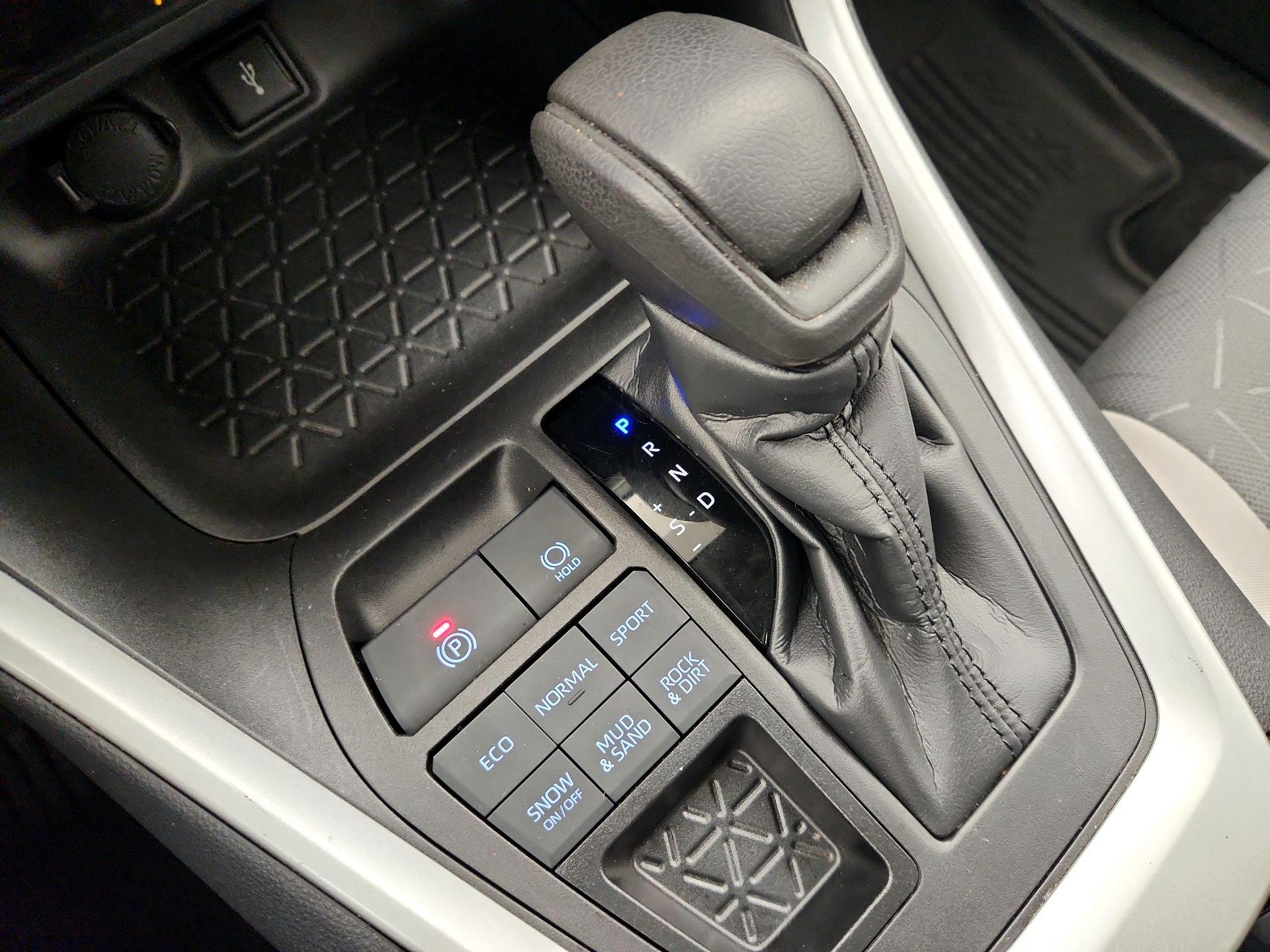 Thumbnail: 2022 Toyota RAV4 - 17