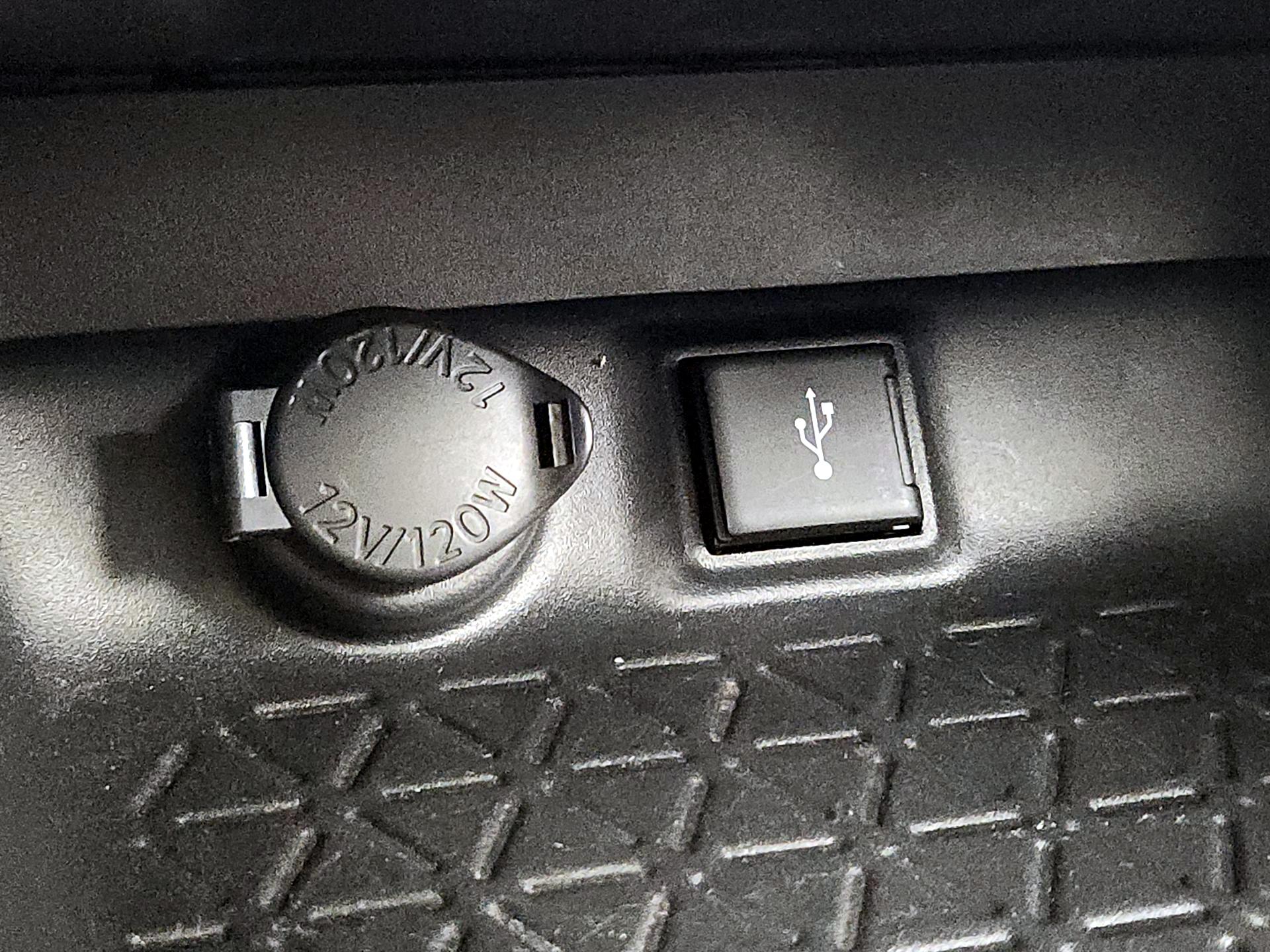 Thumbnail: 2022 Toyota RAV4 - 18