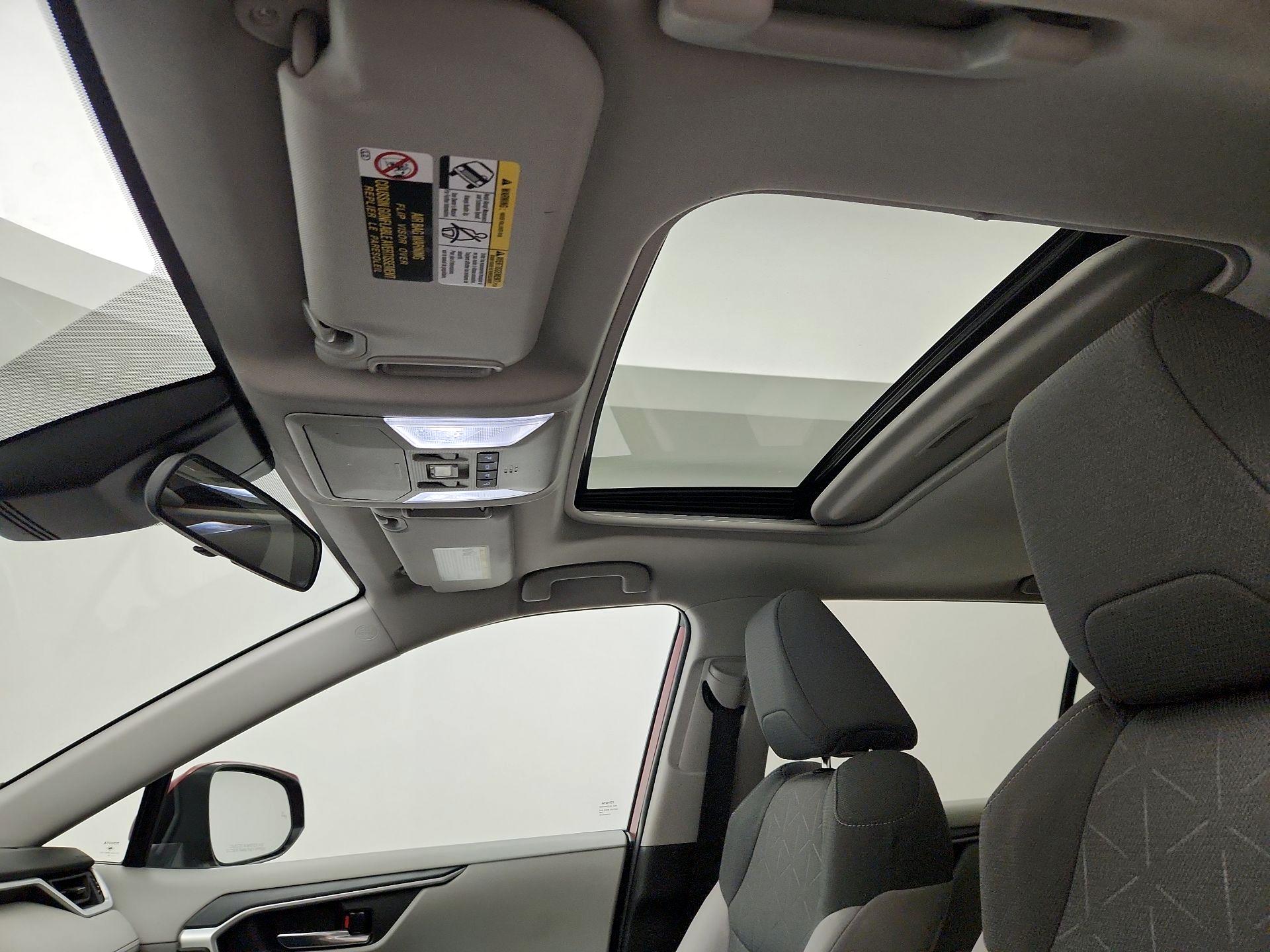 Thumbnail: 2022 Toyota RAV4 - 19