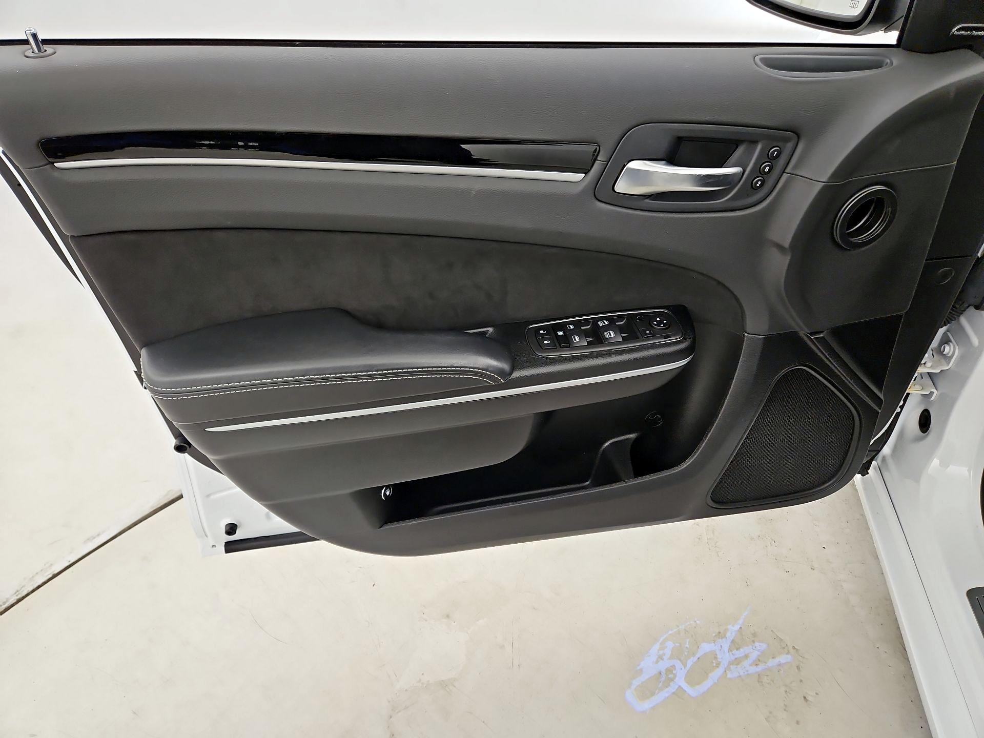 Thumbnail: 2023 Chrysler 300 - 12