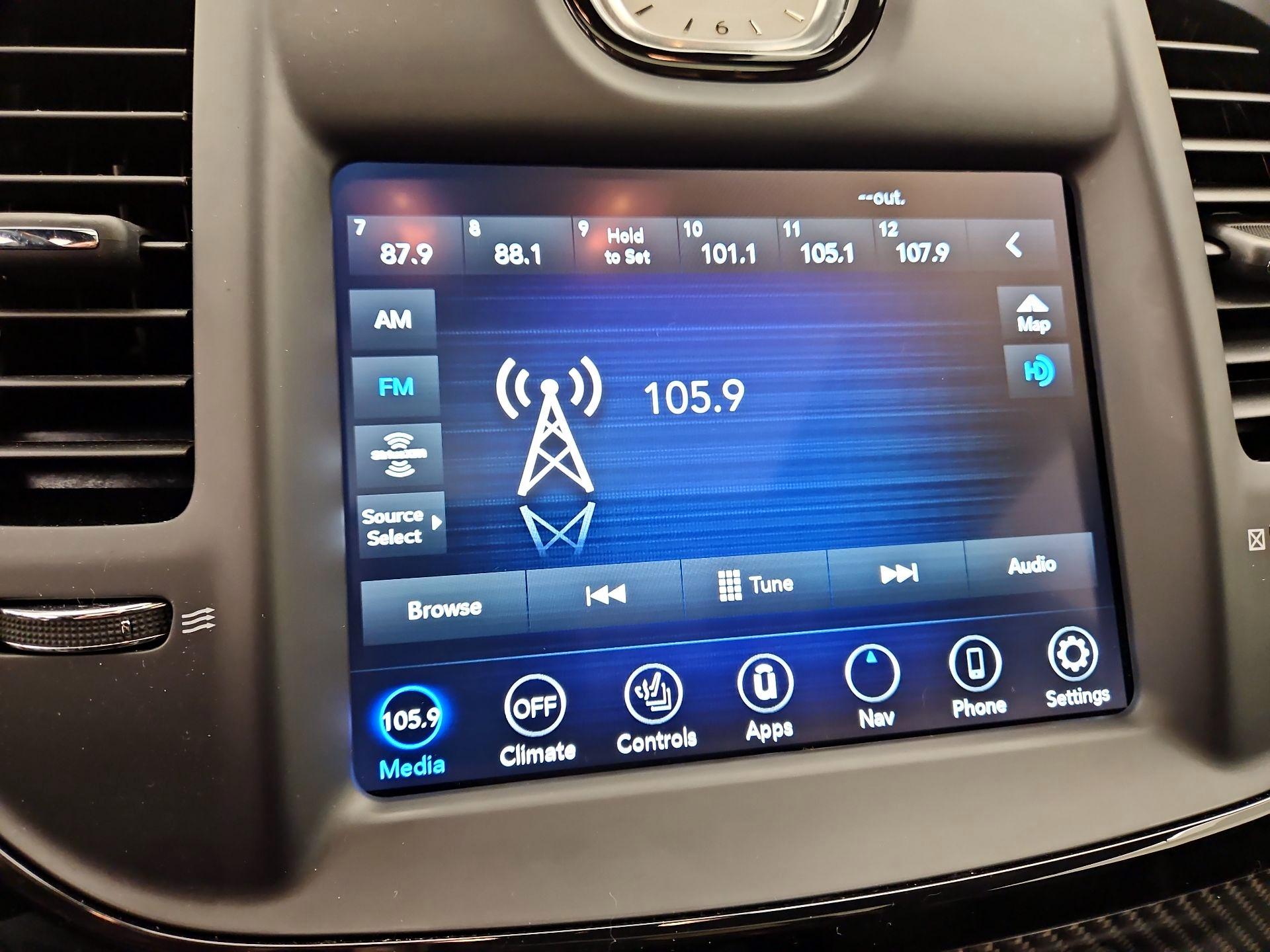 Thumbnail: 2023 Chrysler 300 - 16