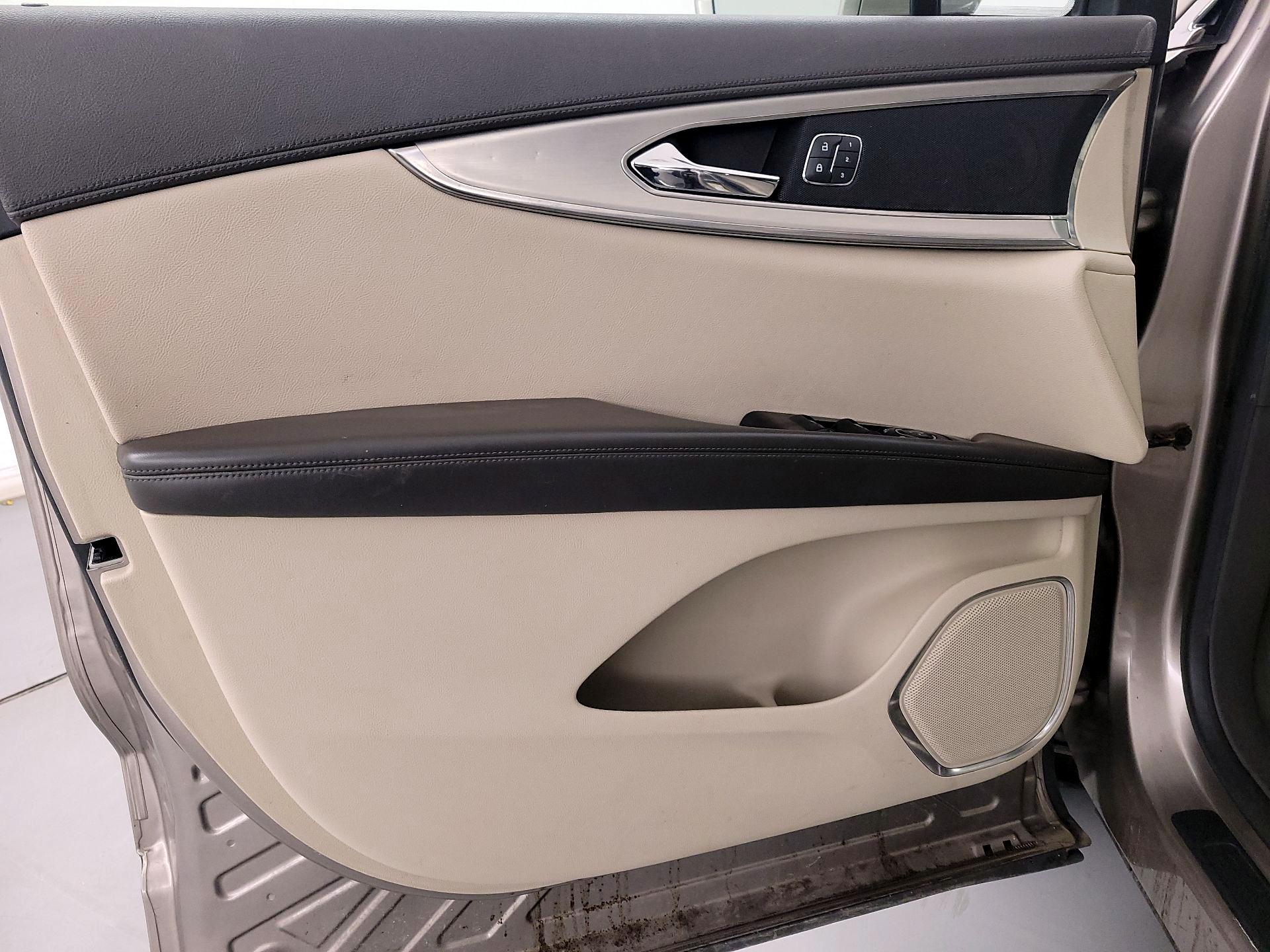 Thumbnail: 2020 Lincoln Nautilus - 12