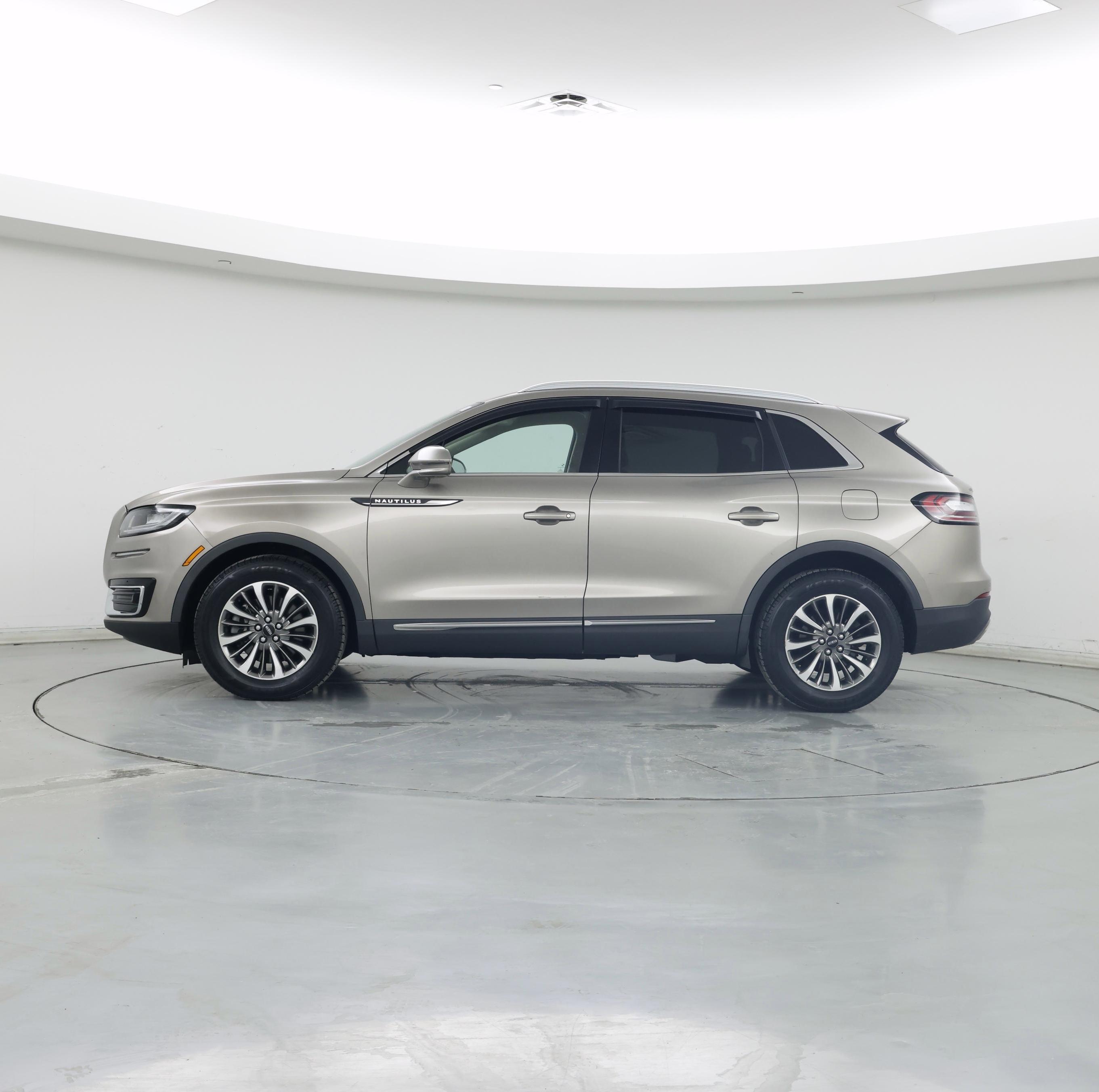 Thumbnail: 2020 Lincoln Nautilus - 3