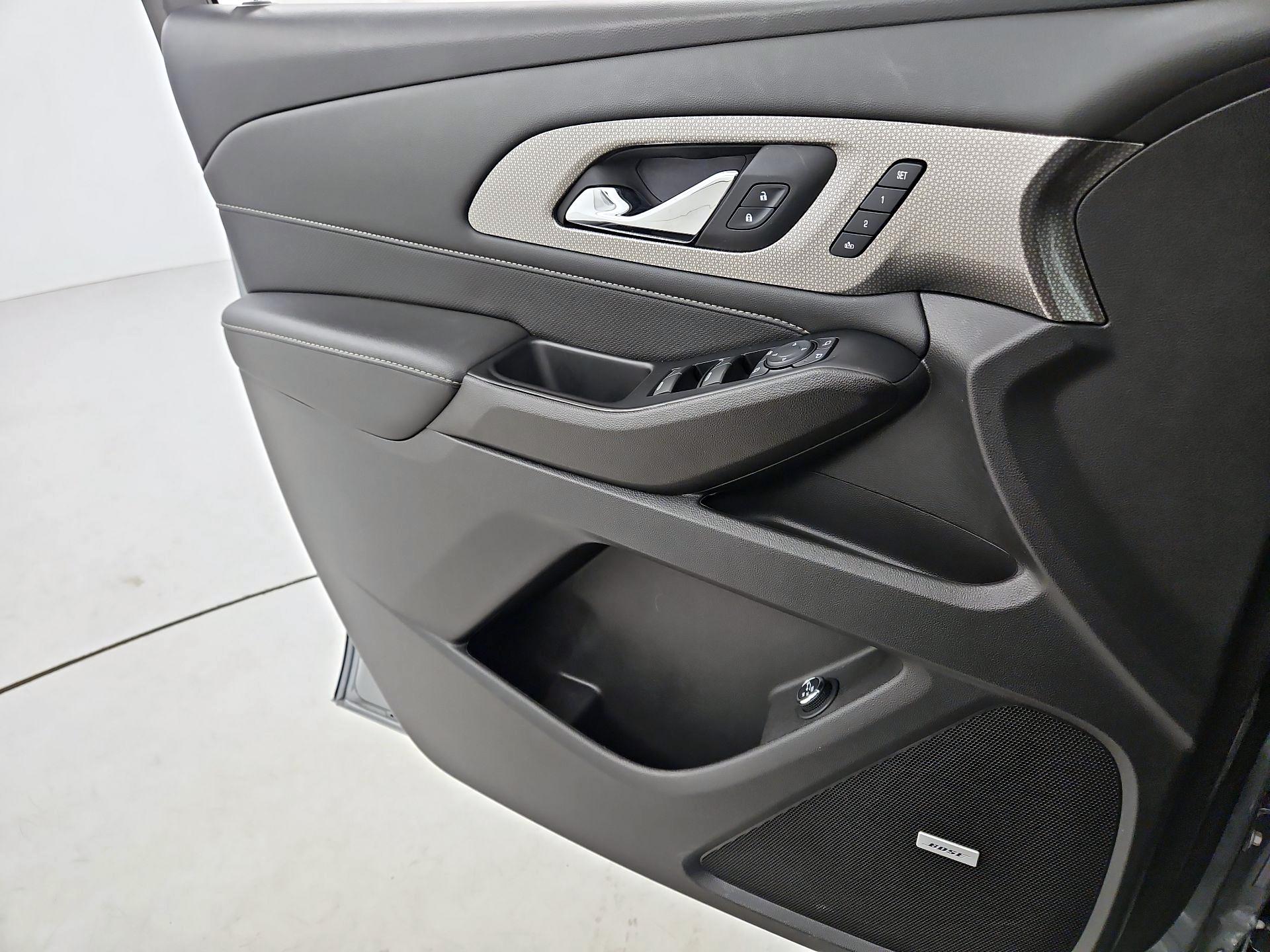 Thumbnail: 2023 Chevrolet Traverse - 12