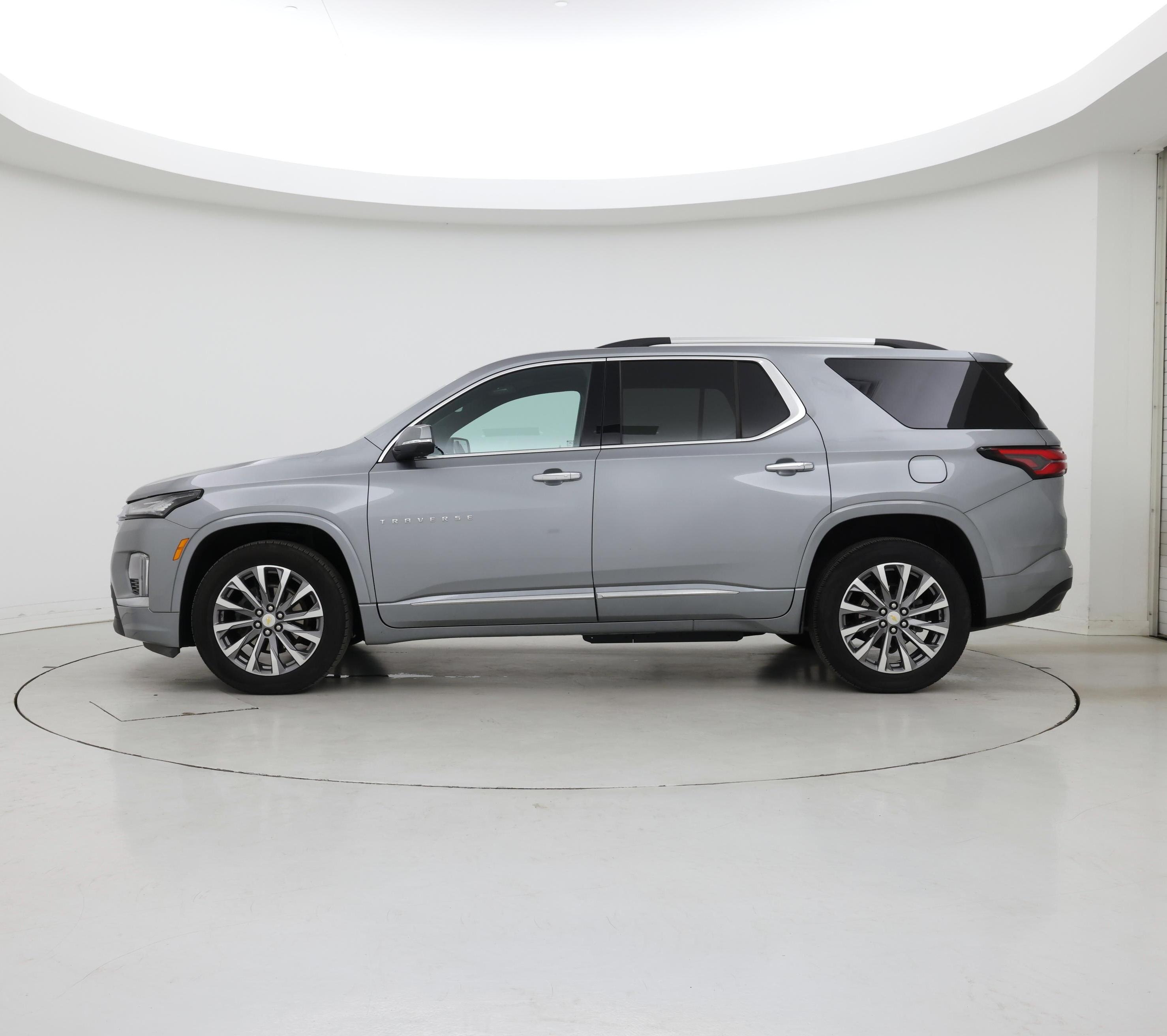 Thumbnail: 2023 Chevrolet Traverse - 3
