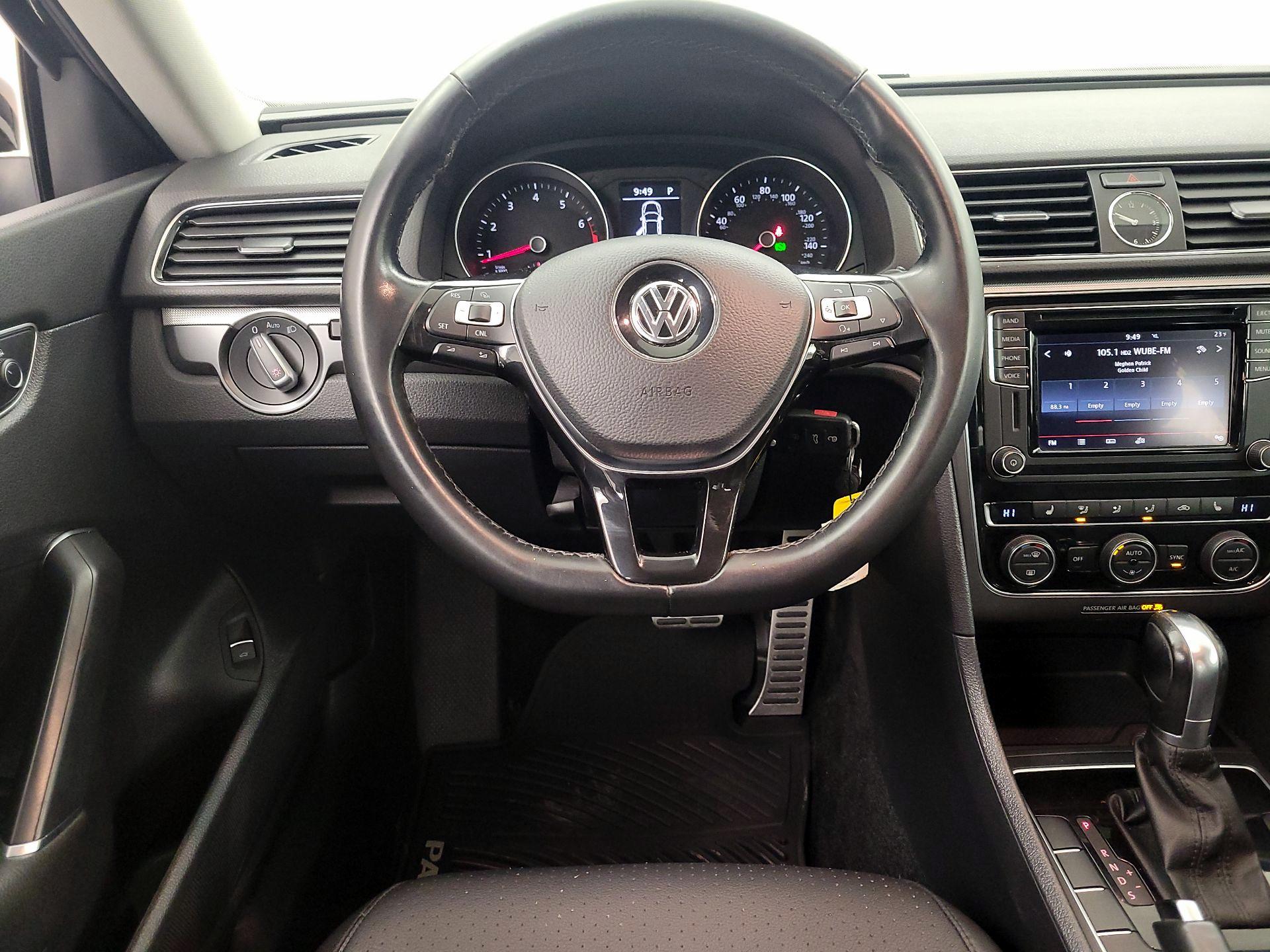 Thumbnail: 2017 Volkswagen Passat - 10