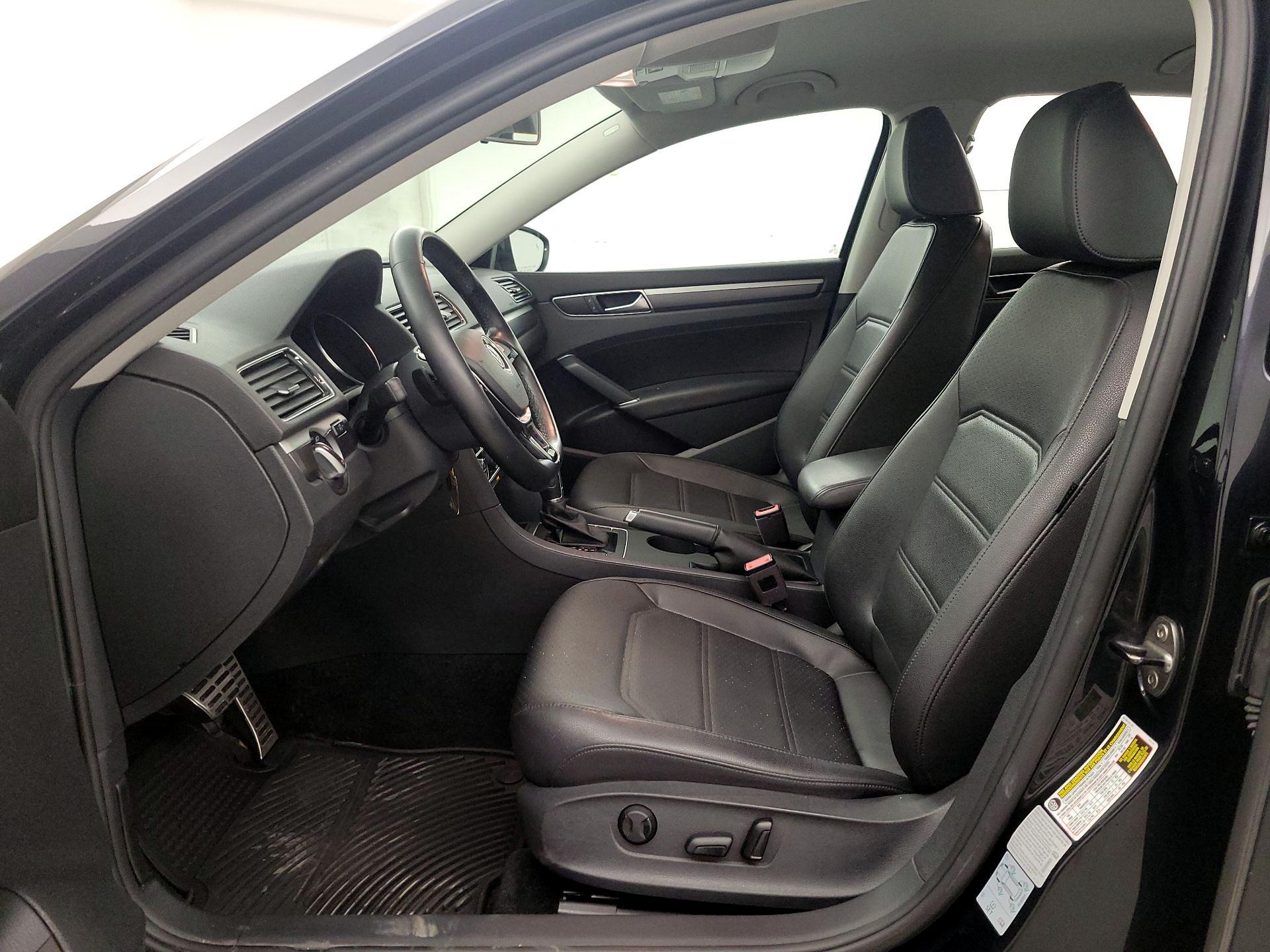 Thumbnail: 2017 Volkswagen Passat - 11