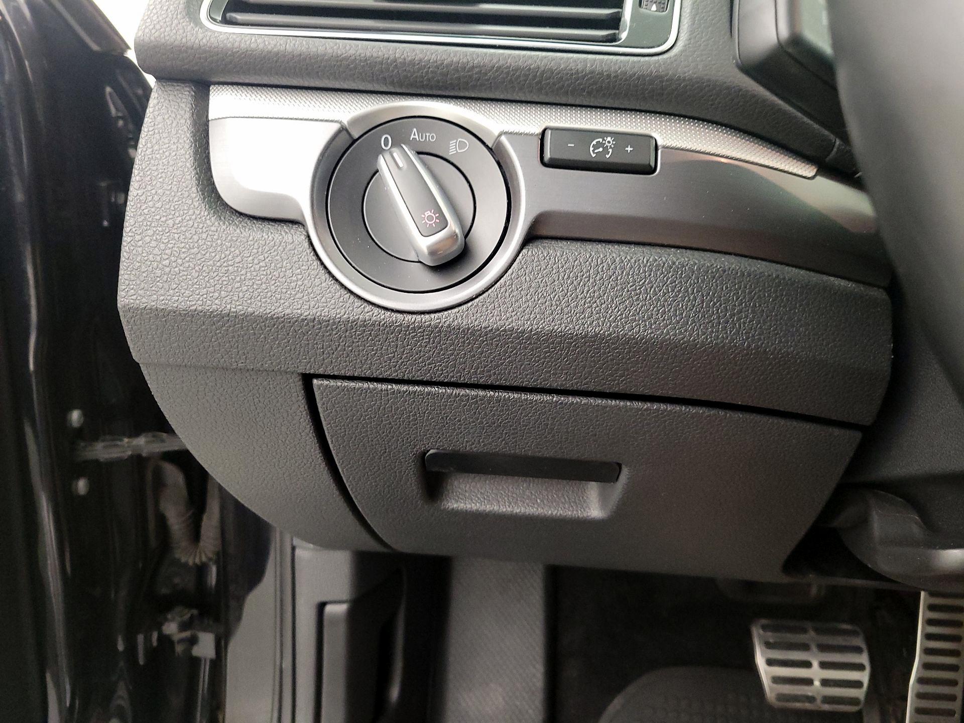 Thumbnail: 2017 Volkswagen Passat - 13