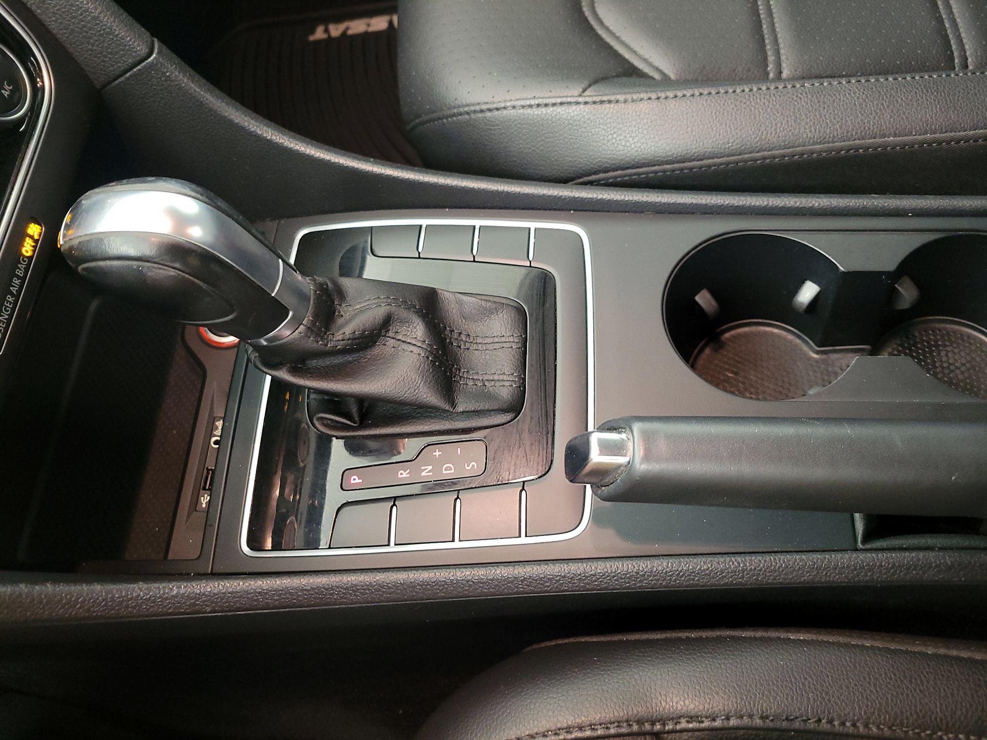 Thumbnail: 2017 Volkswagen Passat - 17