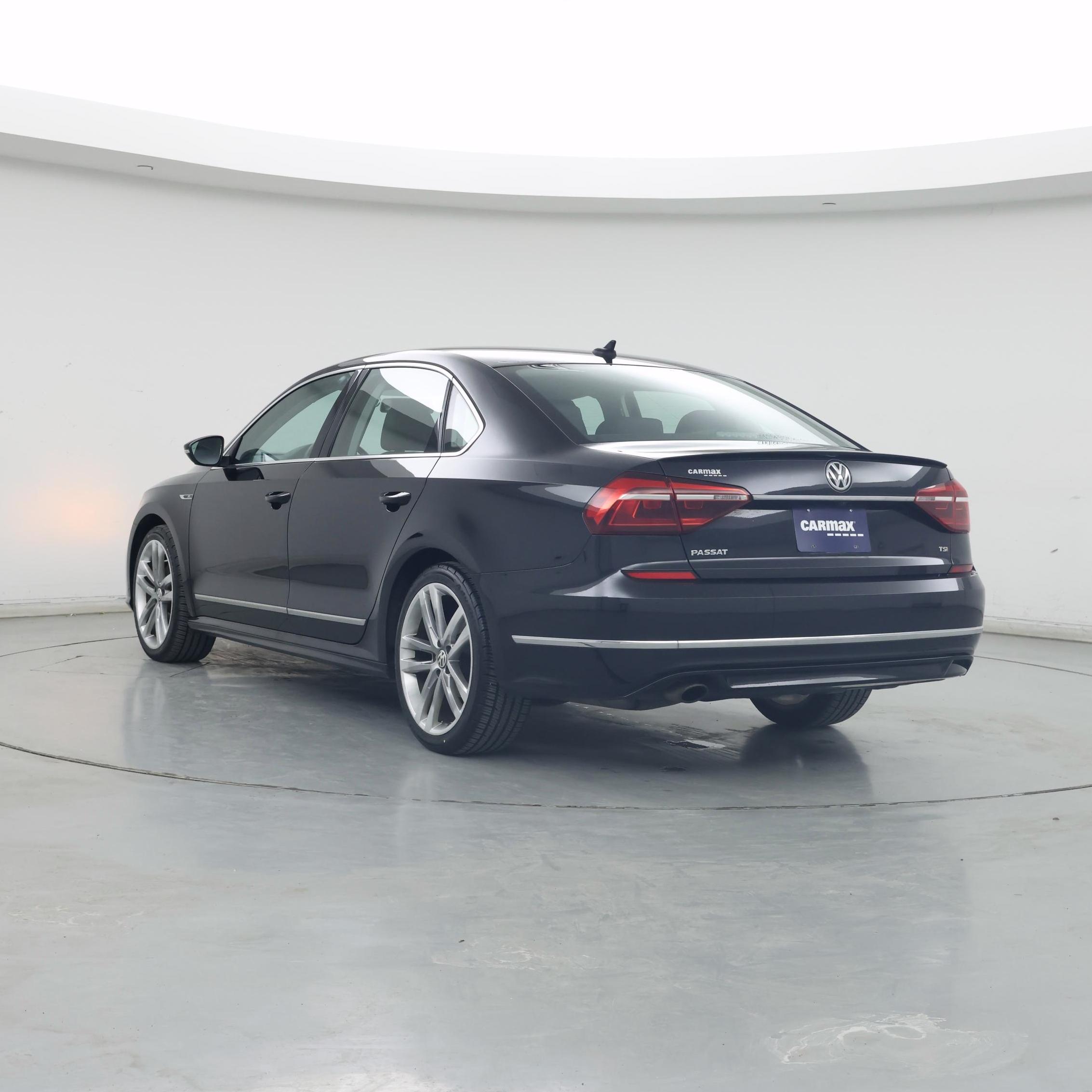 Thumbnail: 2017 Volkswagen Passat - 2