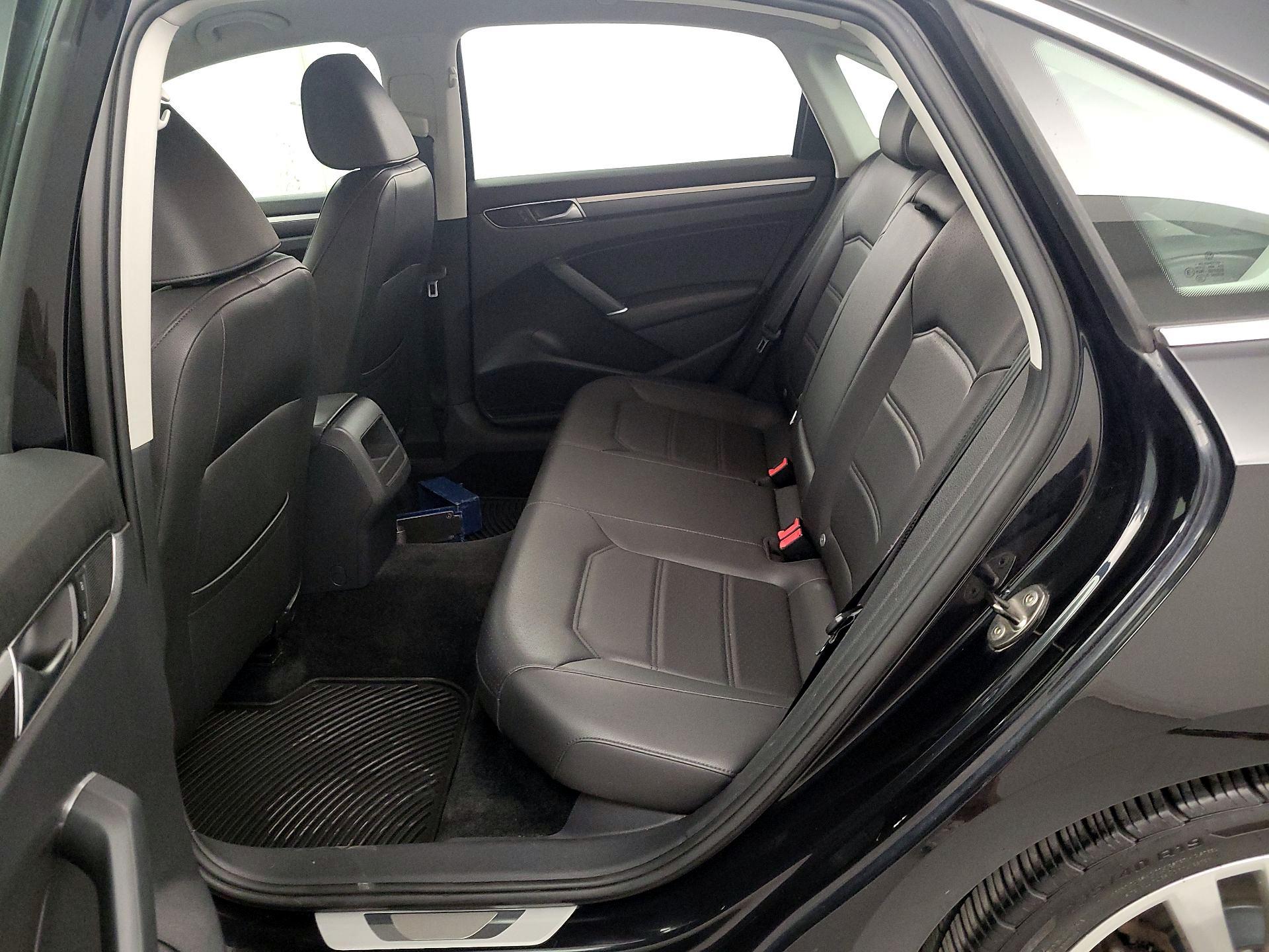 Thumbnail: 2017 Volkswagen Passat - 19