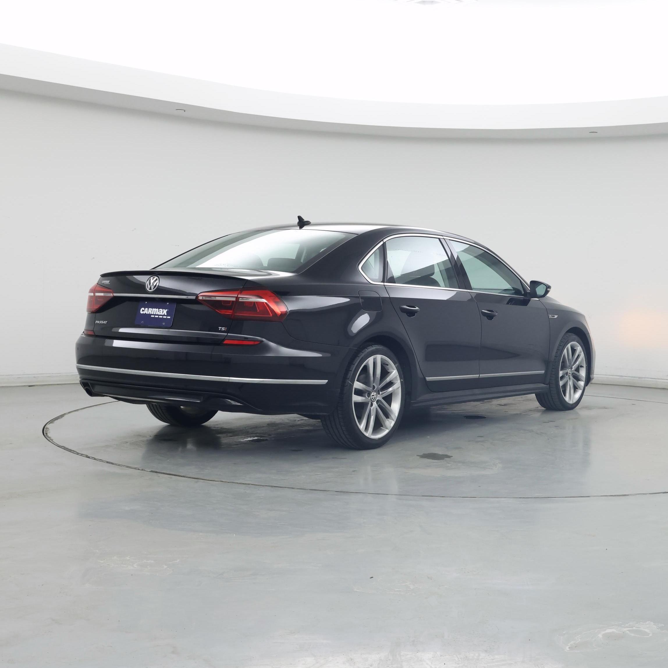 Thumbnail: 2017 Volkswagen Passat - 8