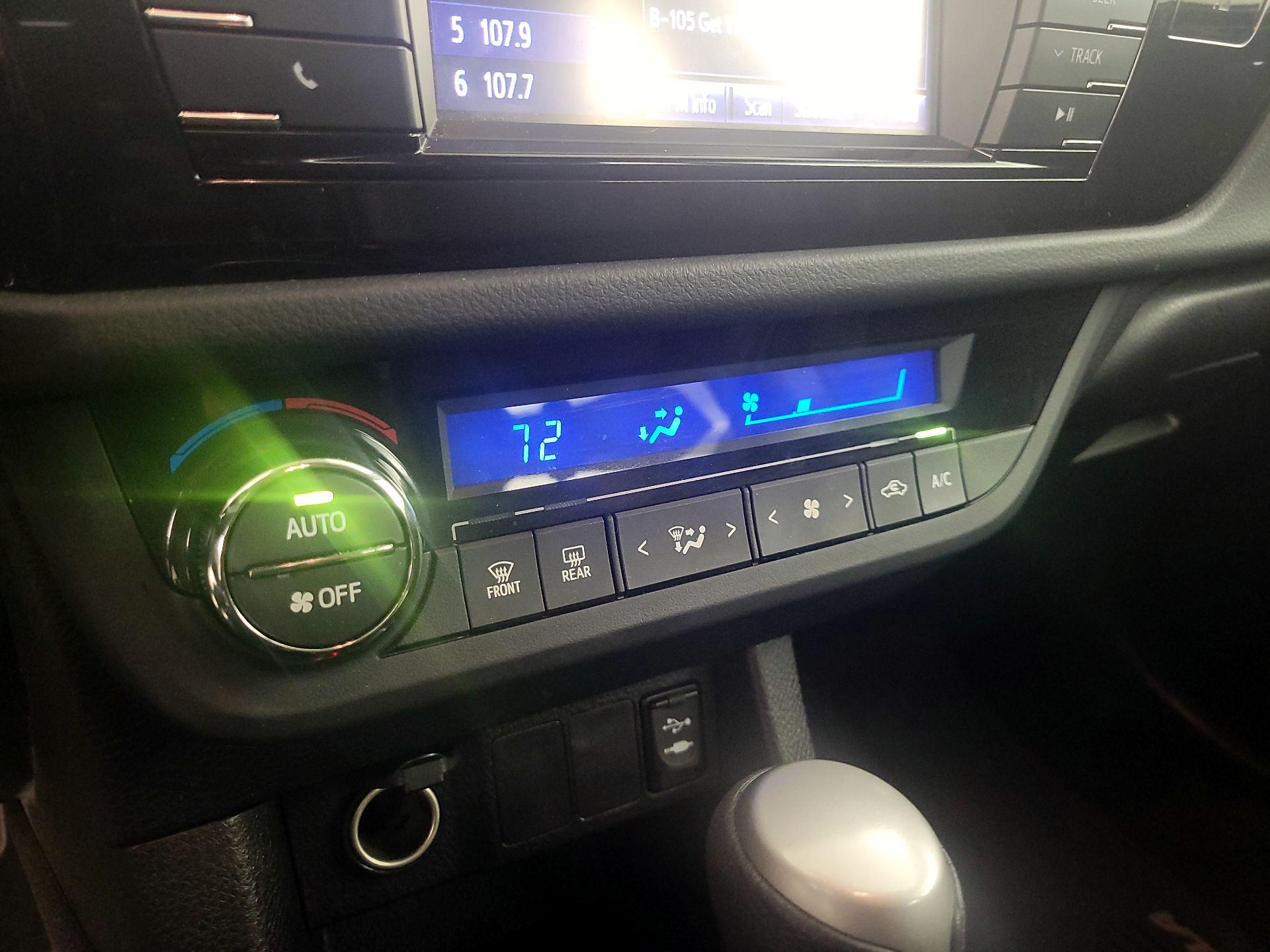 Thumbnail: 2016 Toyota Corolla - 16