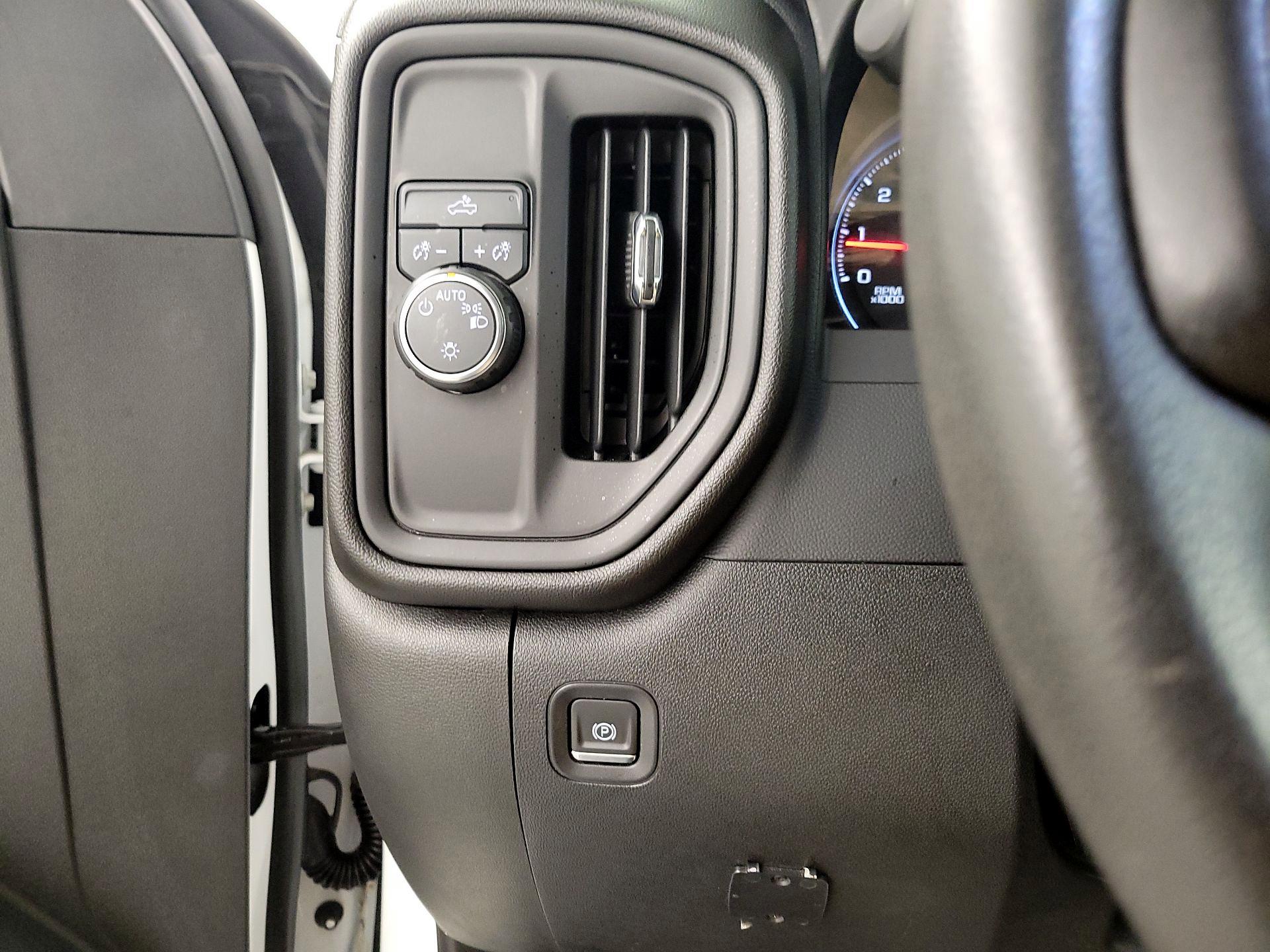 Thumbnail: 2020 Chevrolet Silverado 1500 - 13