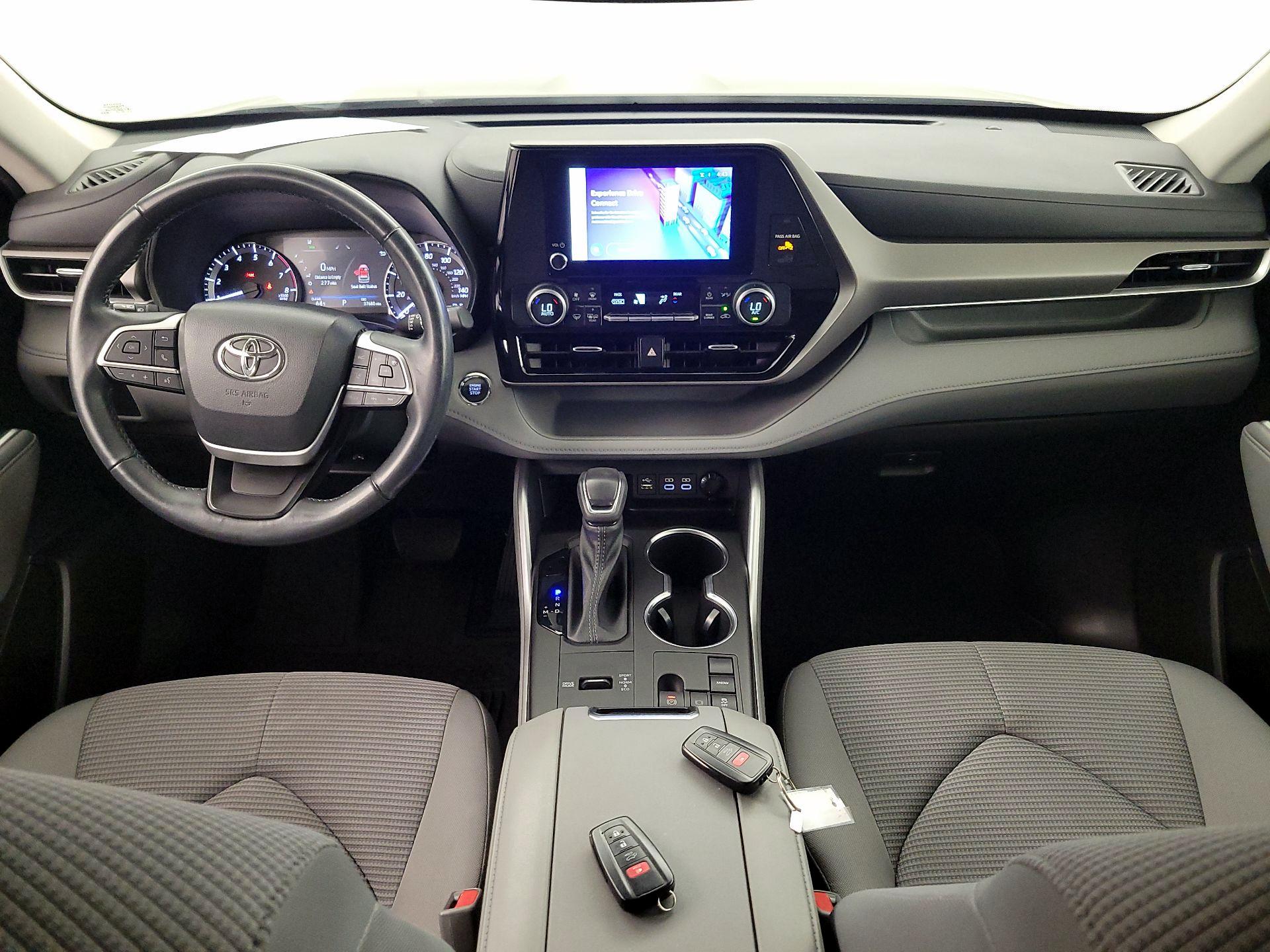 Thumbnail: 2023 Toyota Highlander - 9