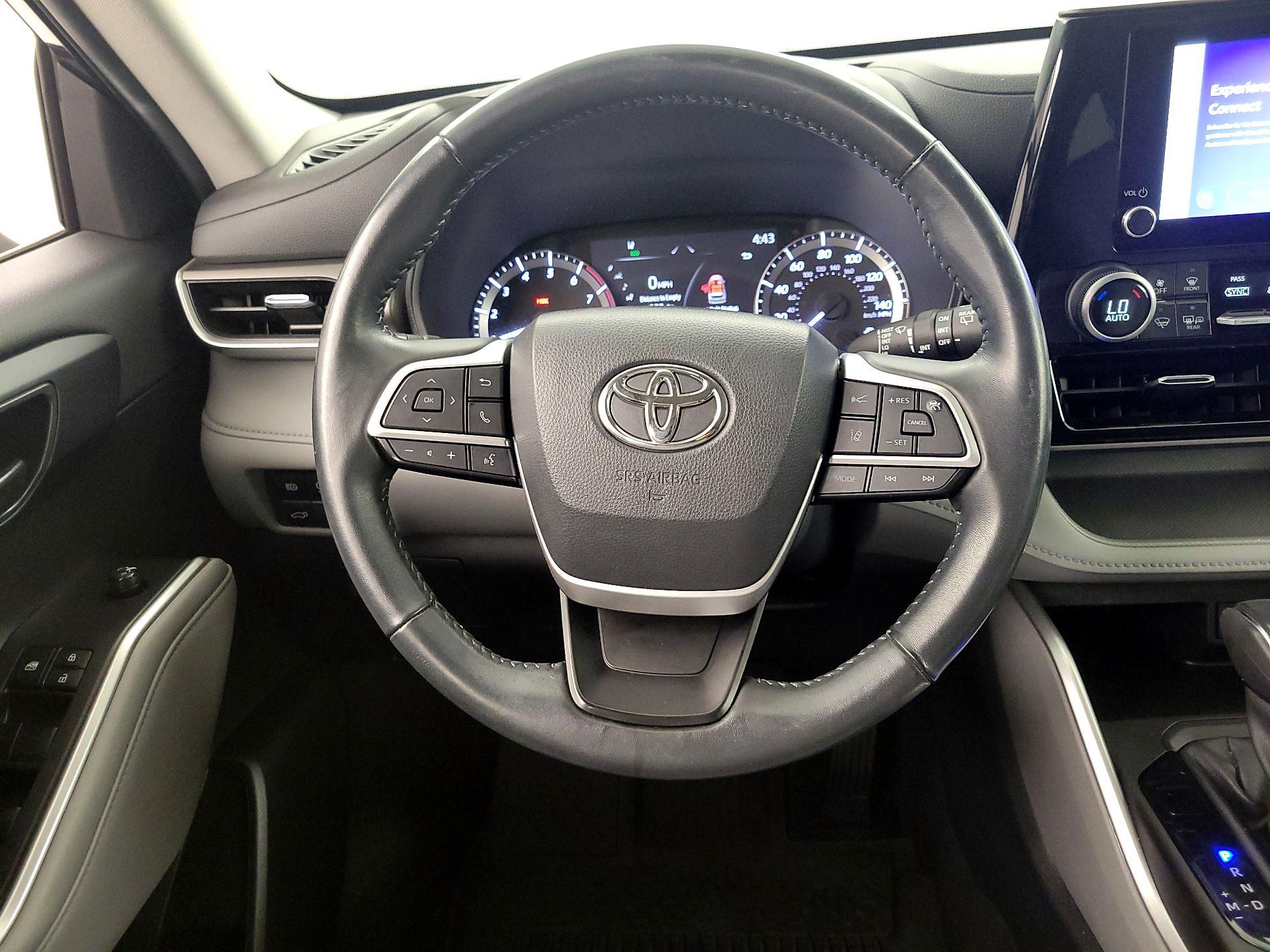 Thumbnail: 2023 Toyota Highlander - 10