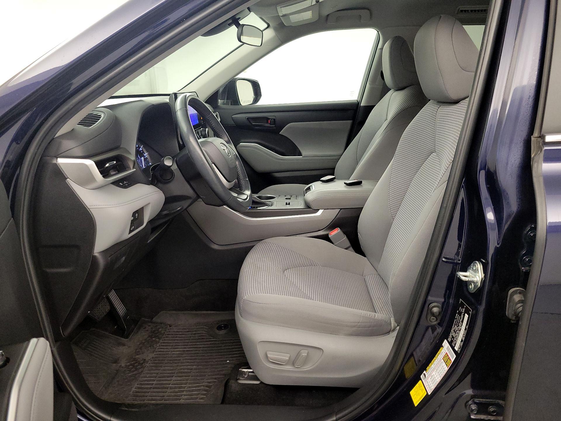 Thumbnail: 2023 Toyota Highlander - 11