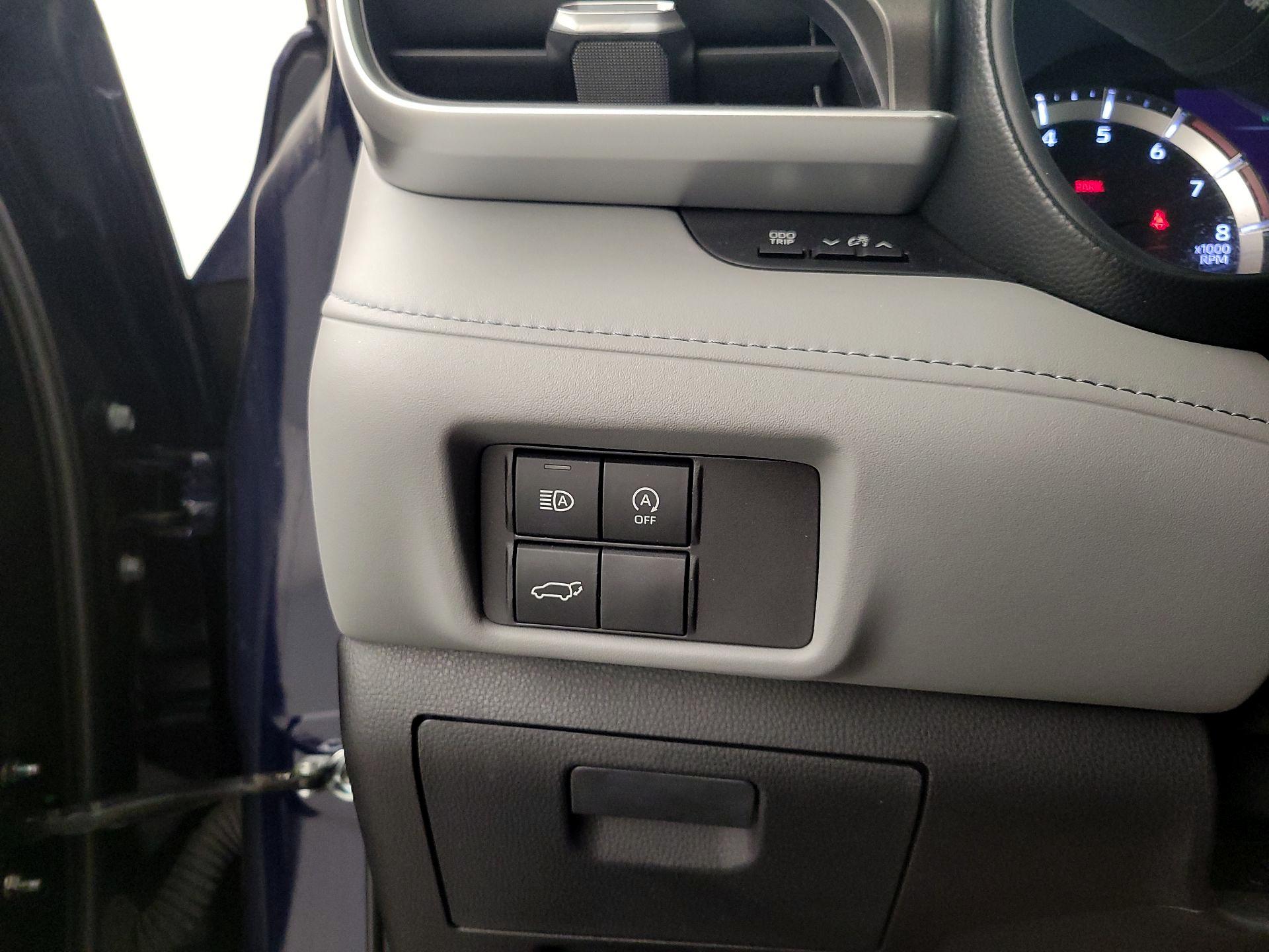 Thumbnail: 2023 Toyota Highlander - 13