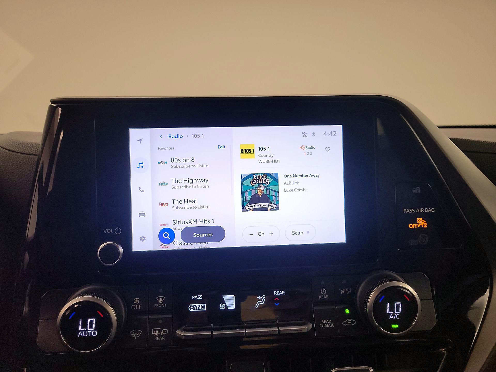 Thumbnail: 2023 Toyota Highlander - 15