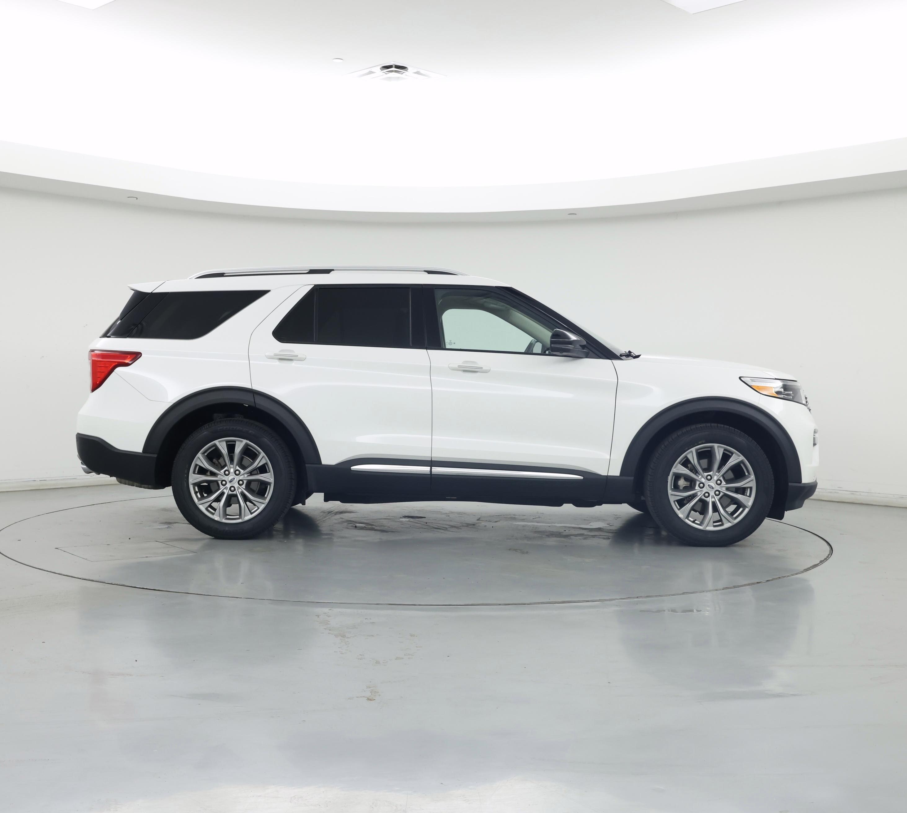 Thumbnail: 2022 Ford Explorer - 7