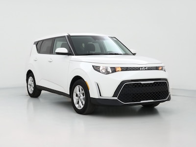 White 2023 Kia Soul LX