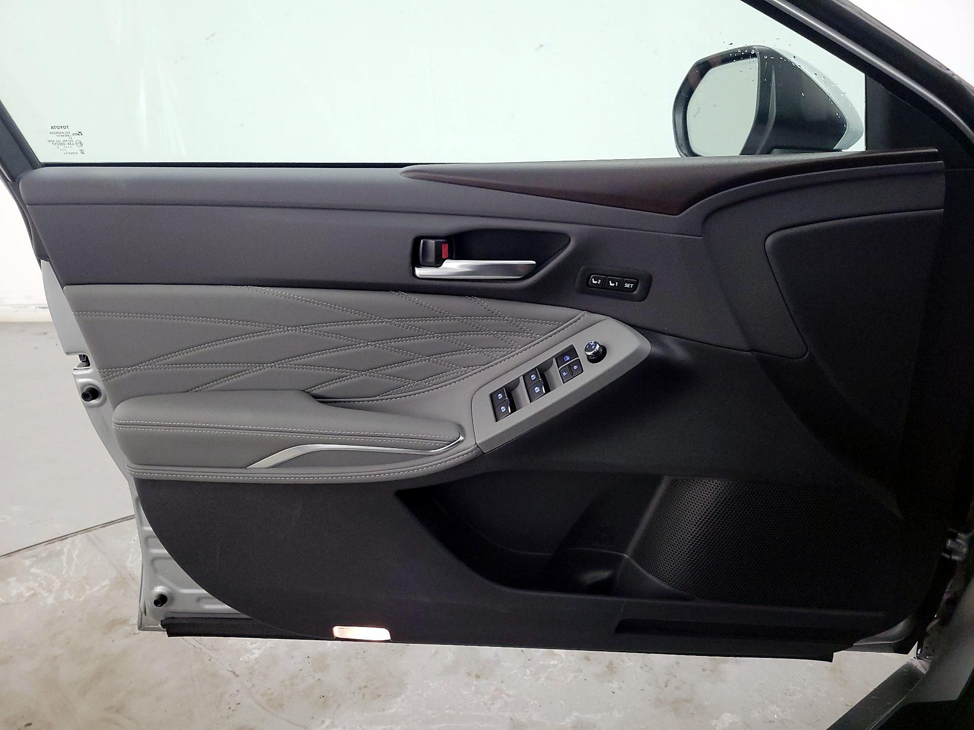 Thumbnail: 2021 Toyota Avalon - 12