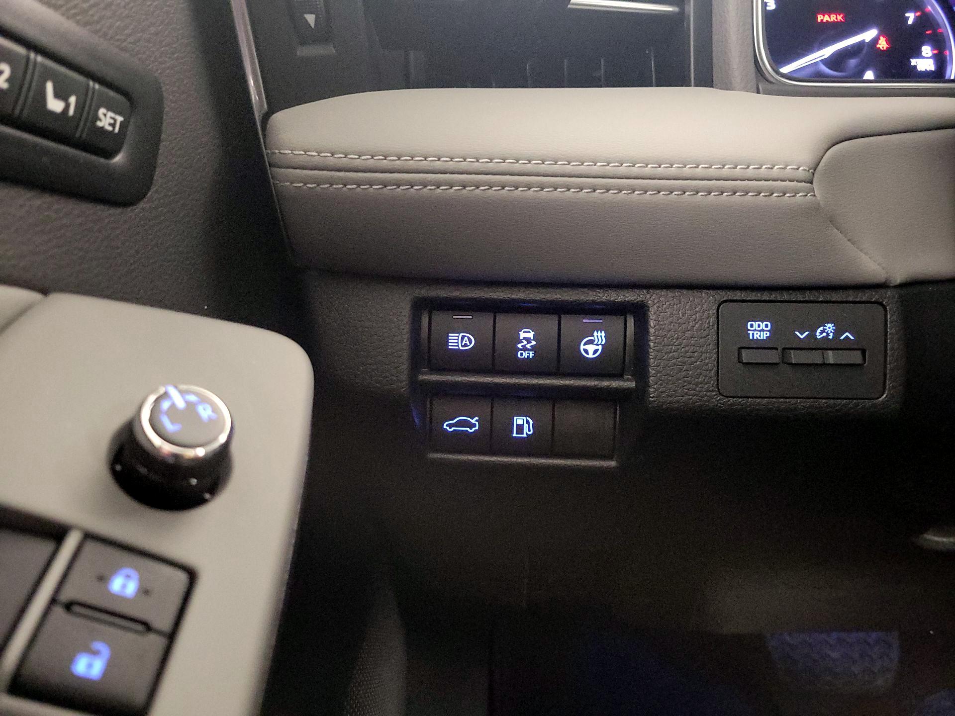 Thumbnail: 2021 Toyota Avalon - 13