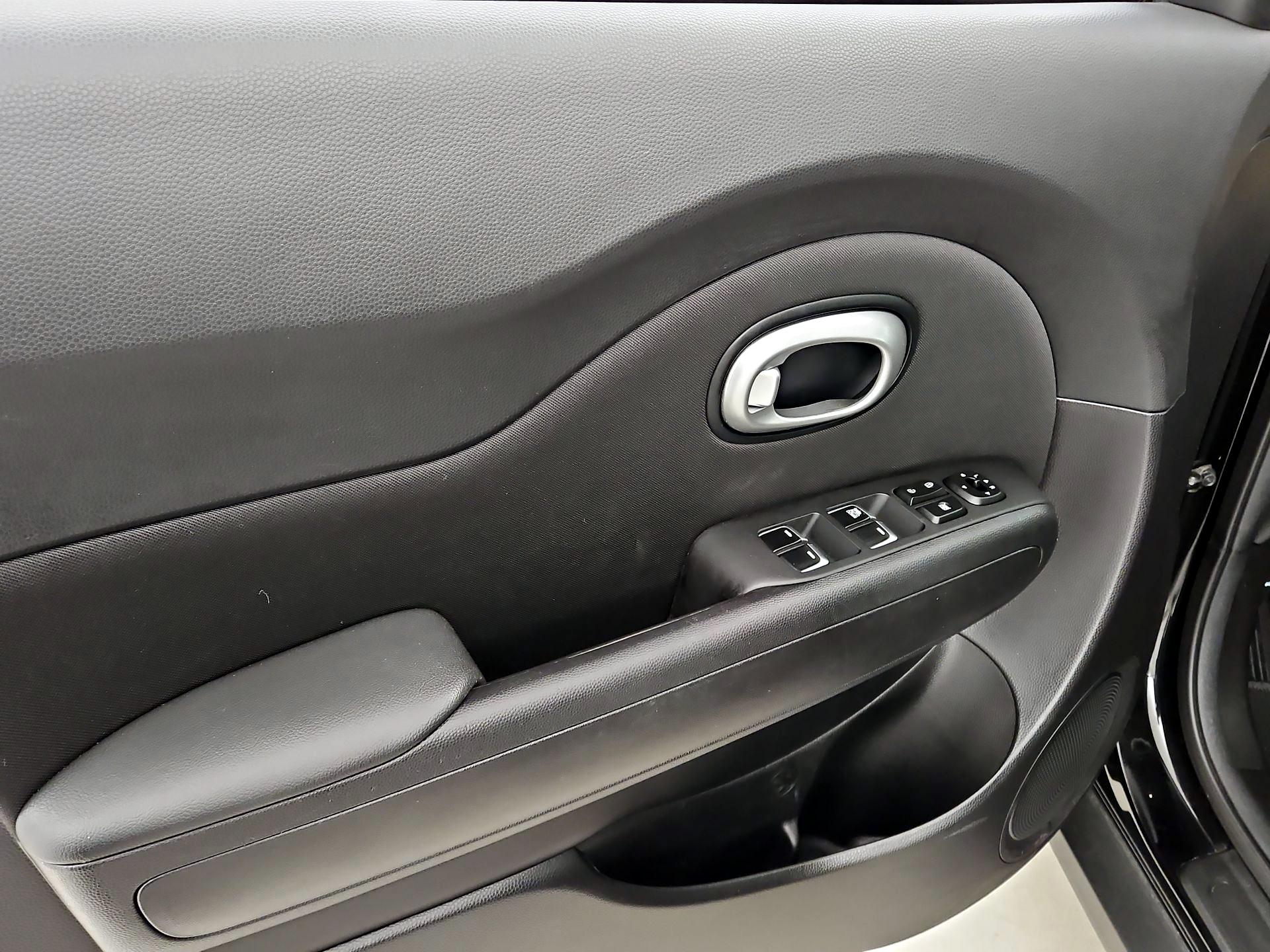 Thumbnail: 2017 Kia Soul - 12