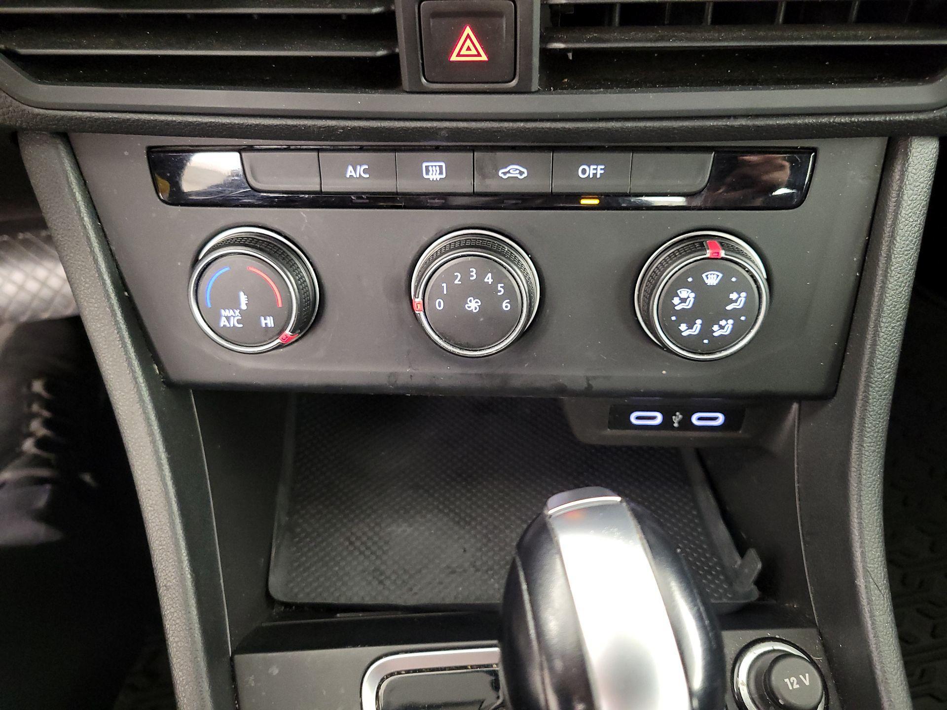 Thumbnail: 2021 Volkswagen Jetta - 16