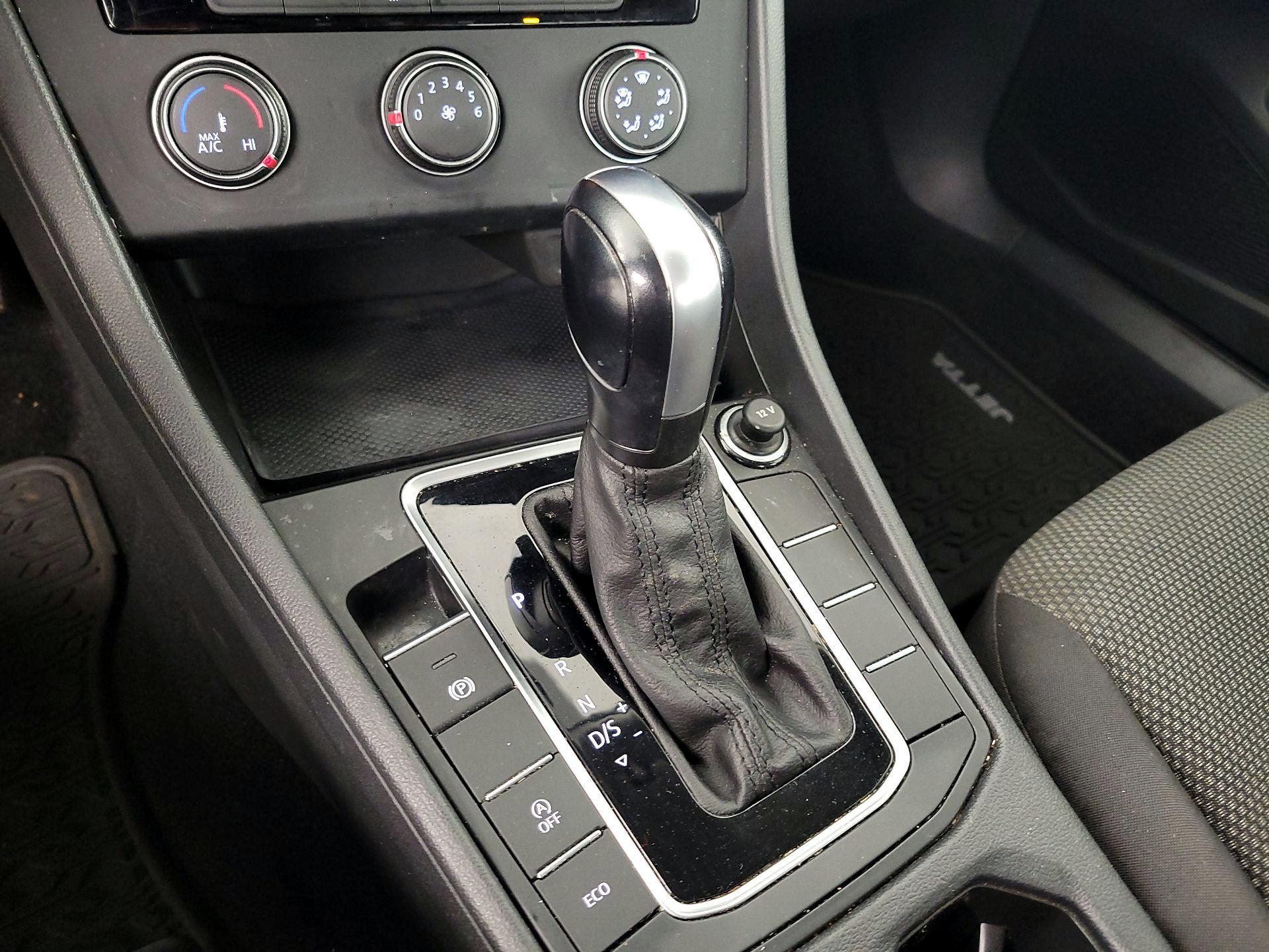 Thumbnail: 2021 Volkswagen Jetta - 17