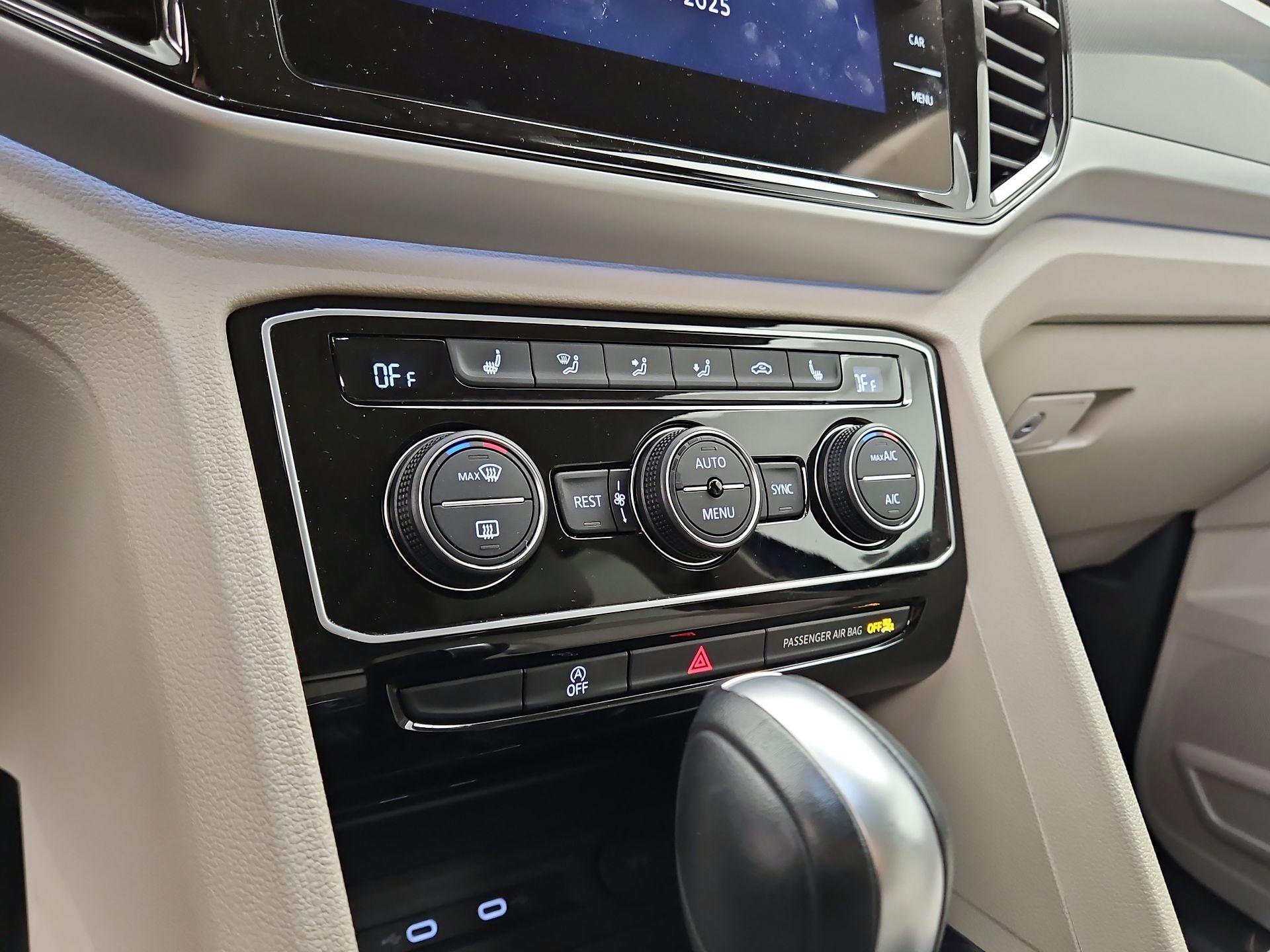 Thumbnail: 2022 Volkswagen Atlas - 17