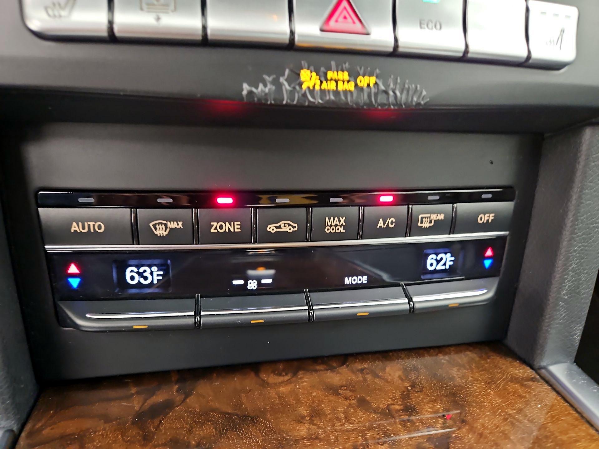 Thumbnail: 2015 Mercedes-Benz E-Class - 17