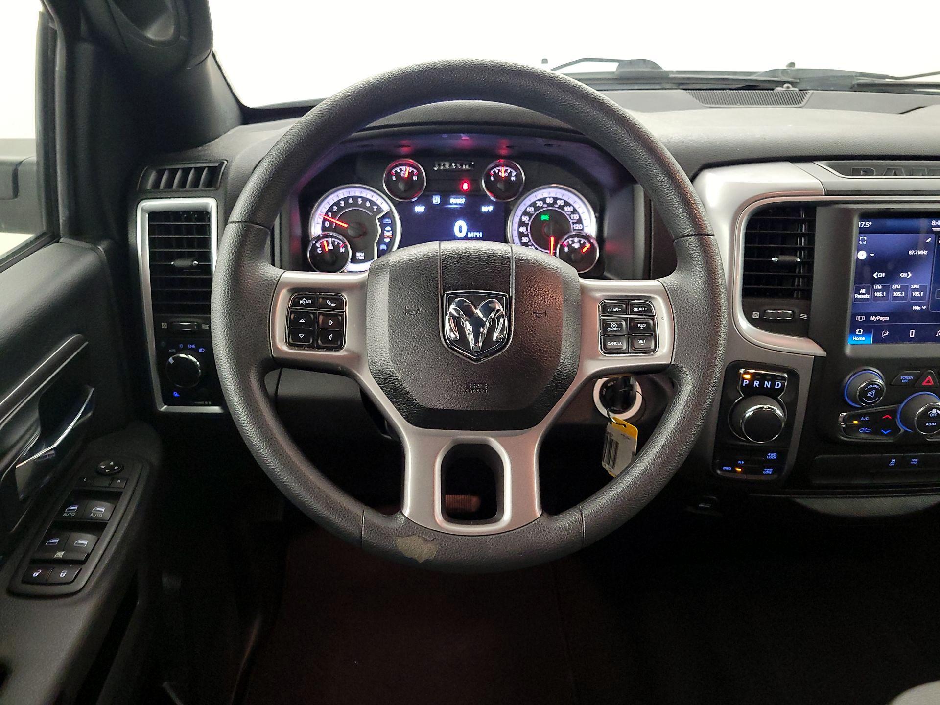 Thumbnail: 2022 RAM 1500 Classic - 10