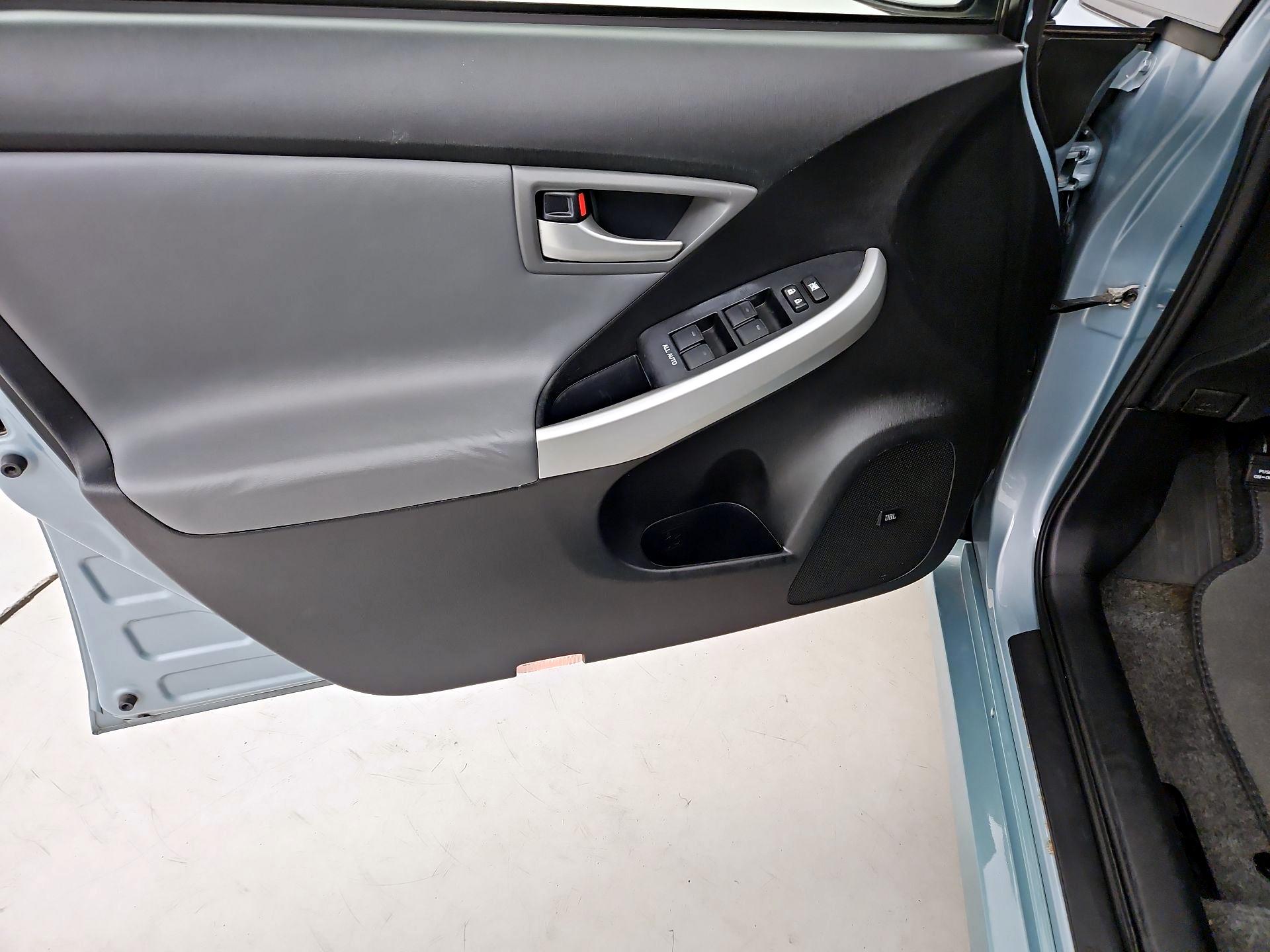 Thumbnail: 2014 Toyota Prius - 9