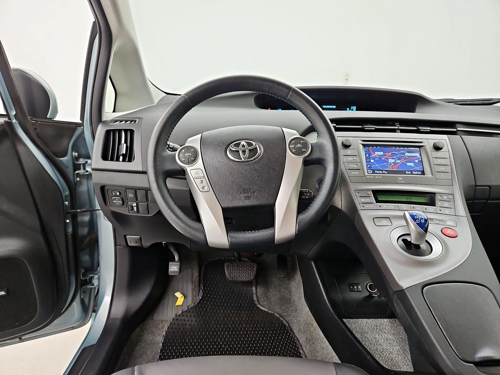Thumbnail: 2014 Toyota Prius - 10