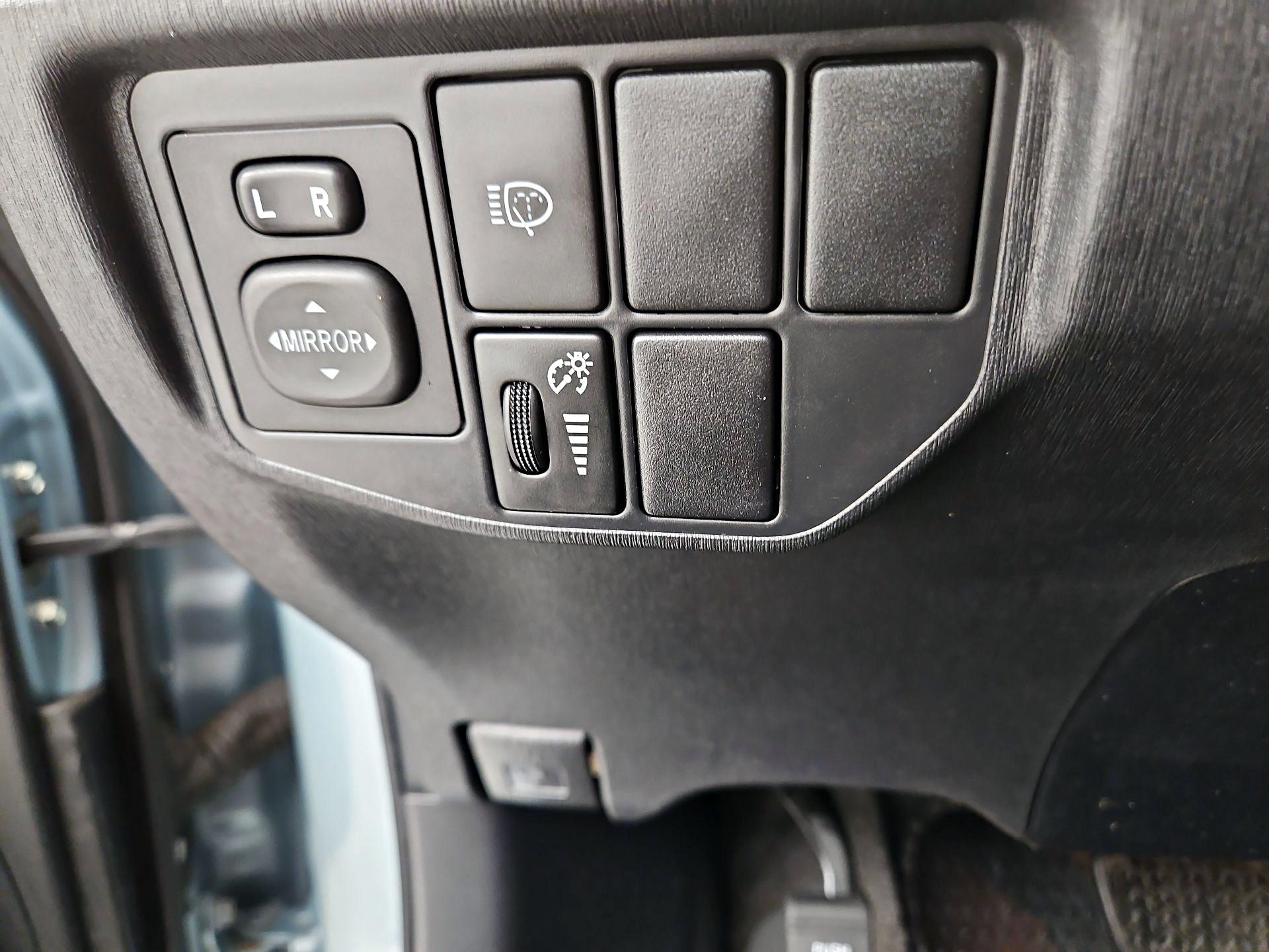 Thumbnail: 2014 Toyota Prius - 13