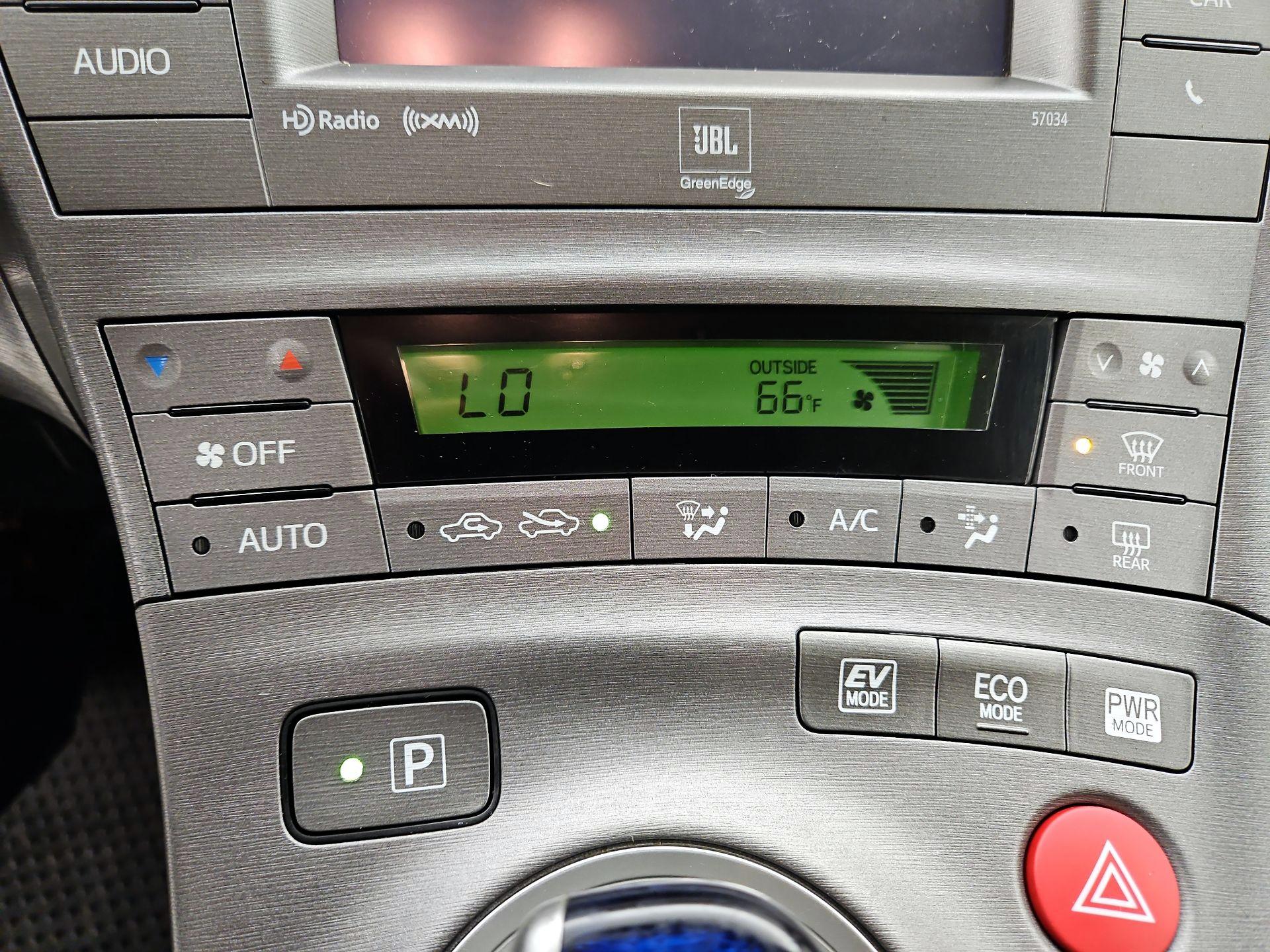 Thumbnail: 2014 Toyota Prius - 17