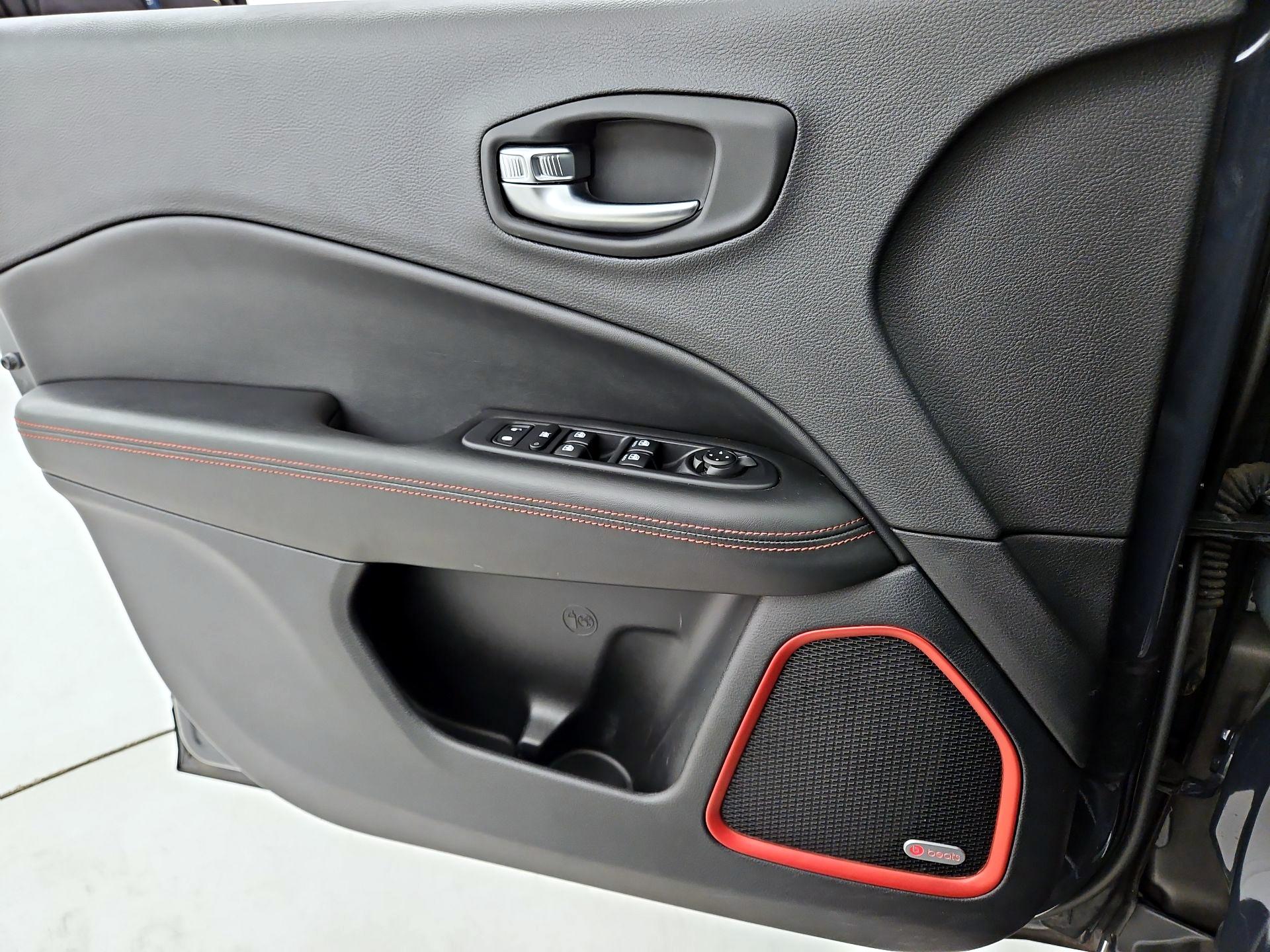 Thumbnail: 2018 Jeep Compass - 12