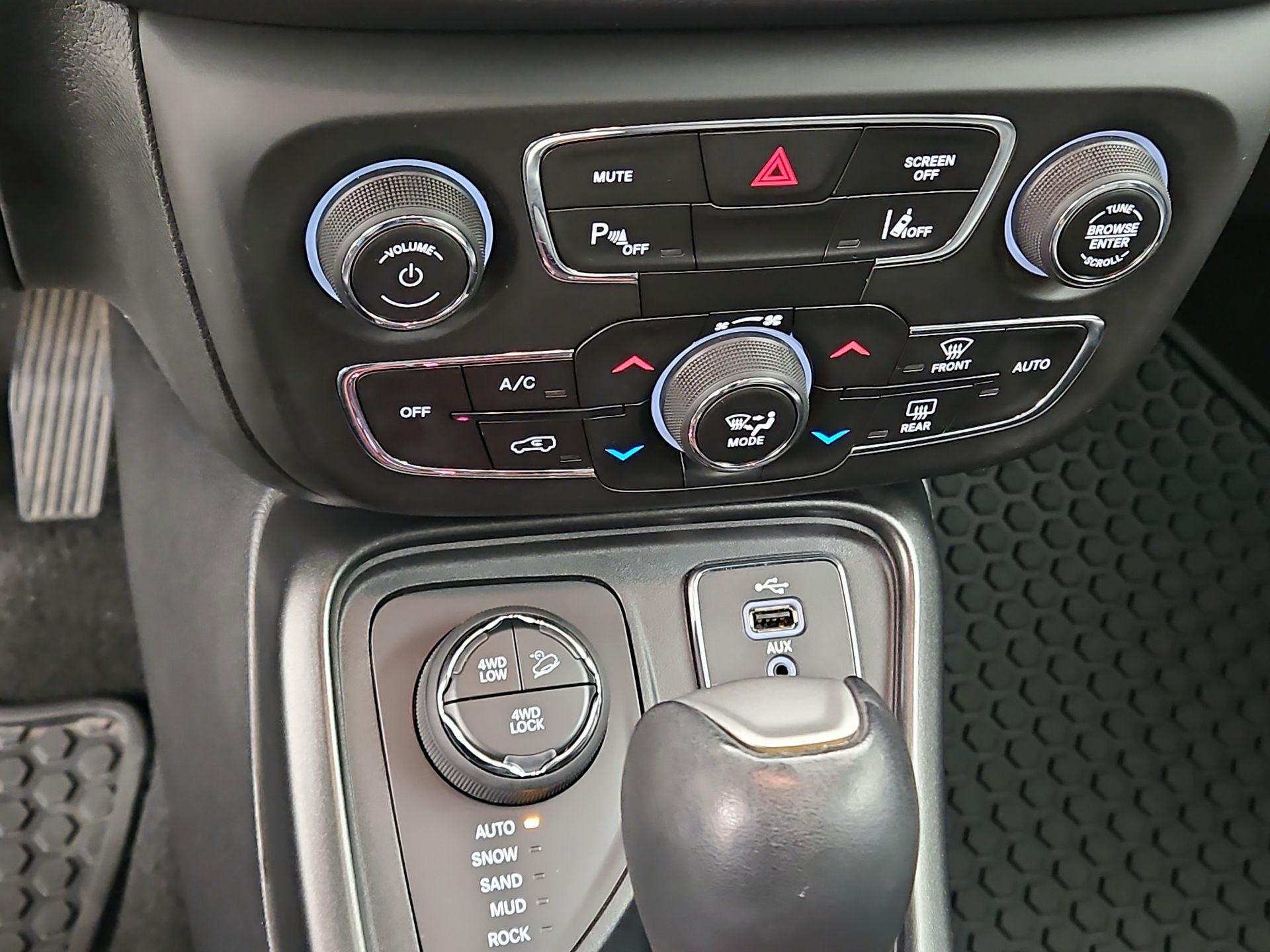 Thumbnail: 2018 Jeep Compass - 17