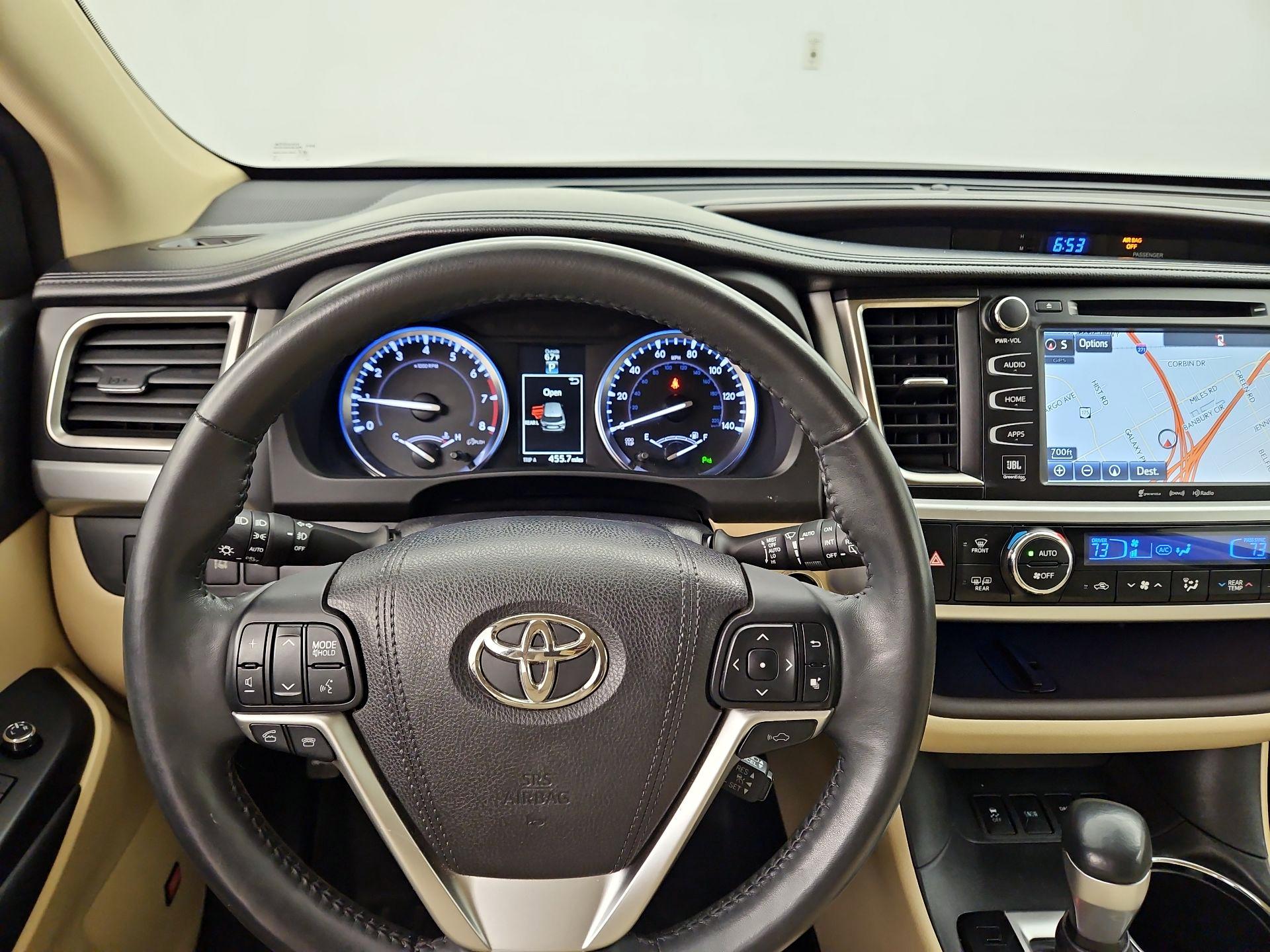 Thumbnail: 2016 Toyota Highlander - 10